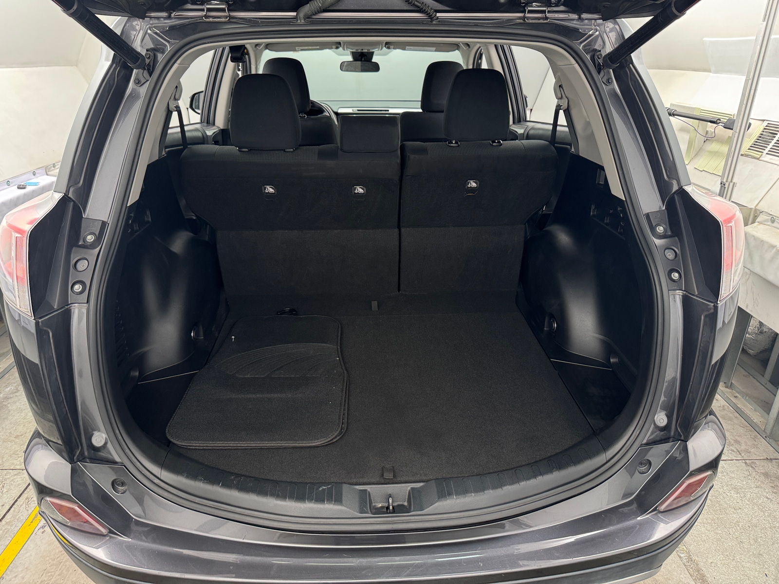 Thumbnail: 2018 Toyota RAV4 - 7