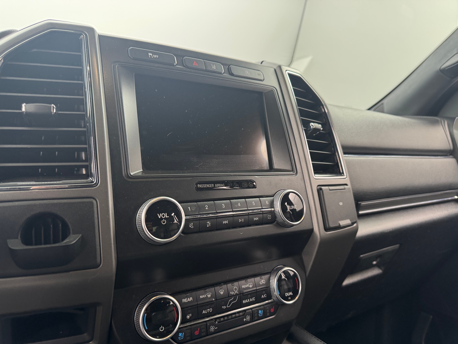 Thumbnail: 2021 Ford Expedition - 3