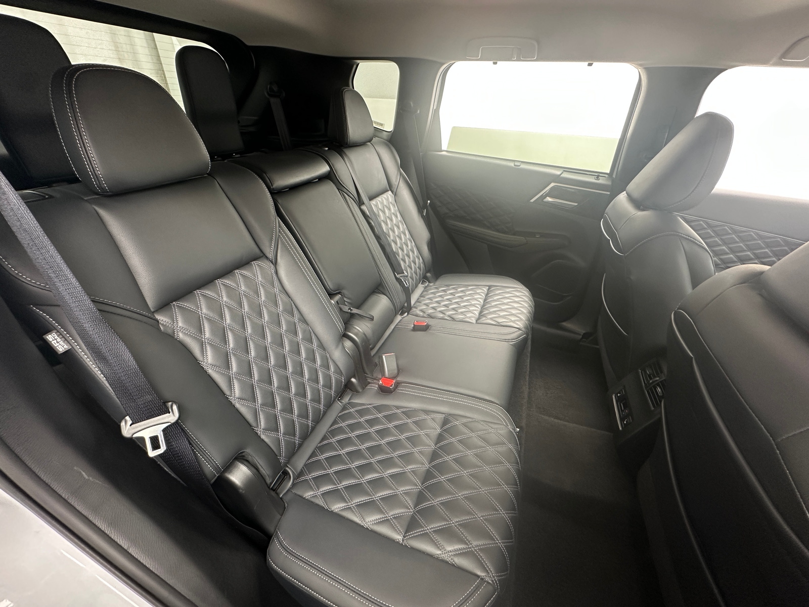 Thumbnail: 2024 Mitsubishi Outlander - 5