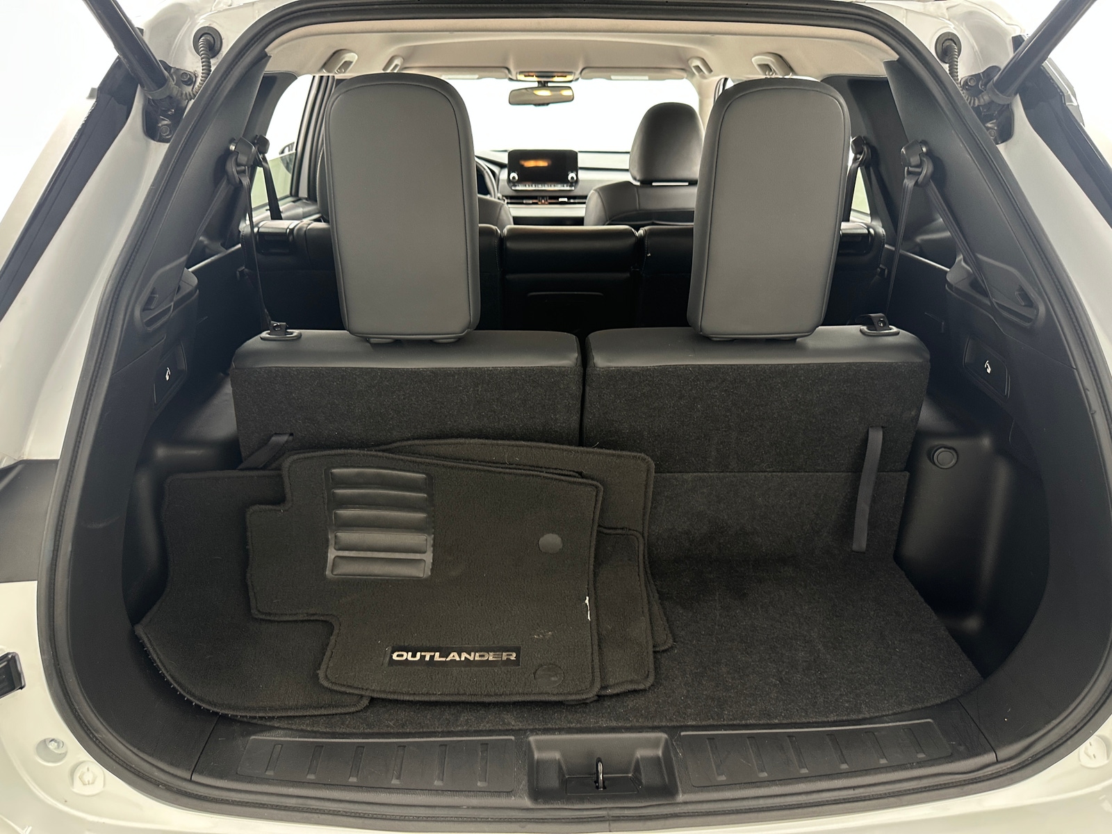 Thumbnail: 2024 Mitsubishi Outlander - 6