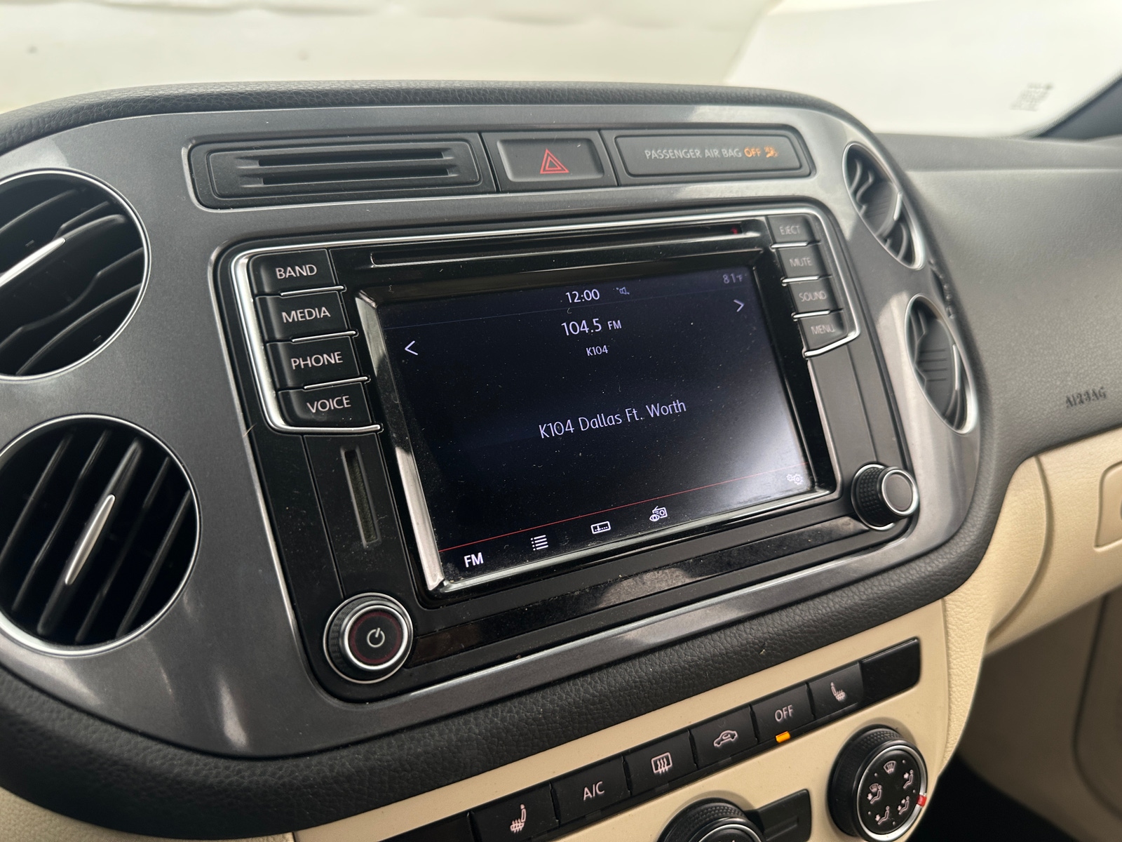 Thumbnail: 2016 Volkswagen Tiguan - 4