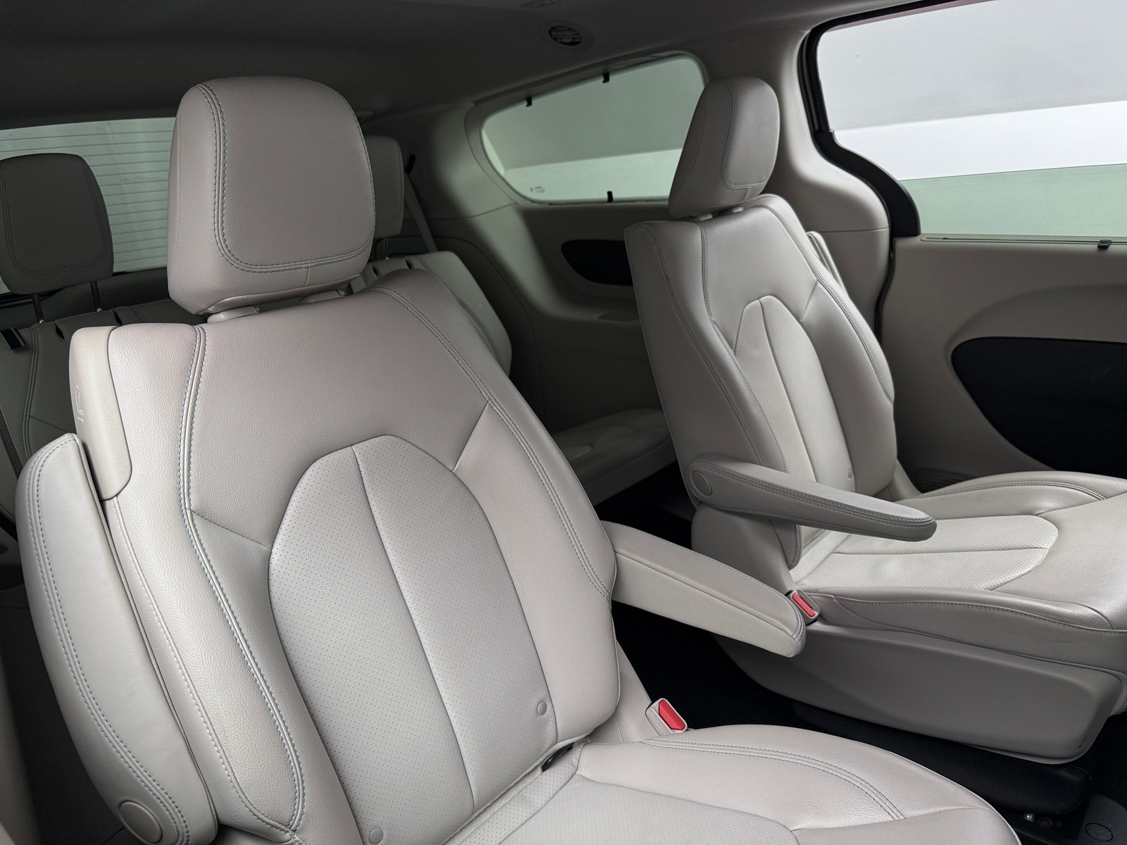 Thumbnail: 2018 Chrysler Pacifica - 5