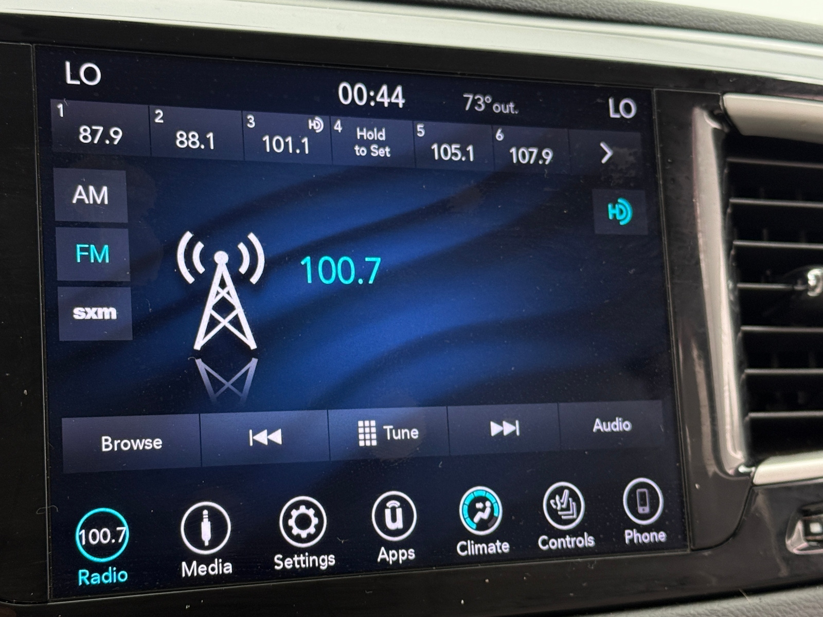 Thumbnail: 2018 Chrysler Pacifica - 3