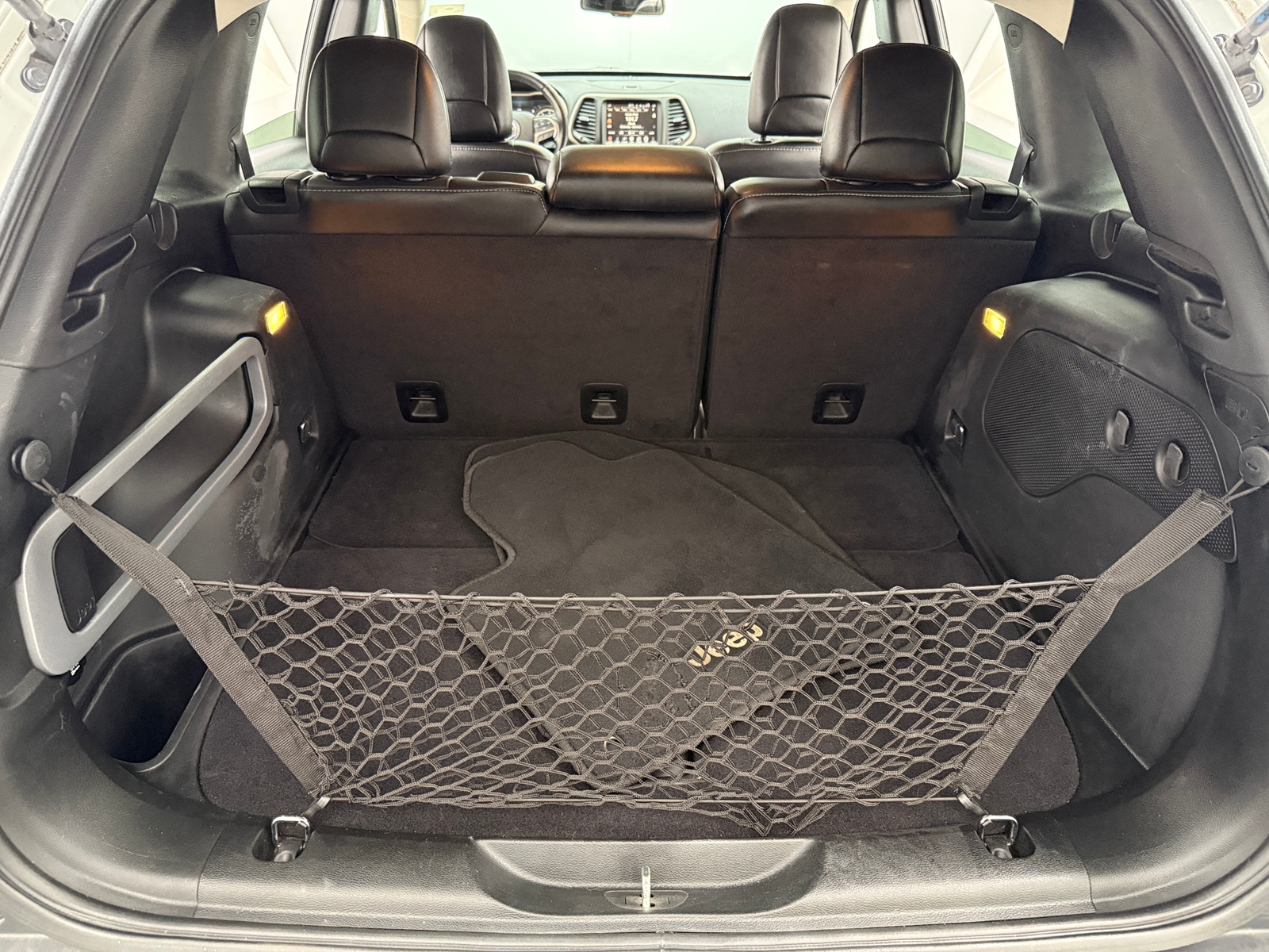 Thumbnail: 2016 Jeep Cherokee - 6