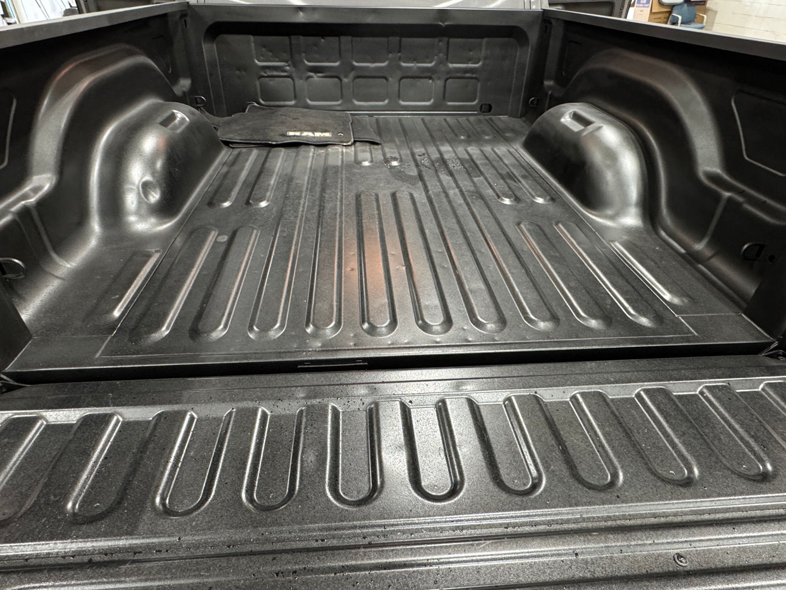 Thumbnail: 2019 RAM 1500 Classic - 7