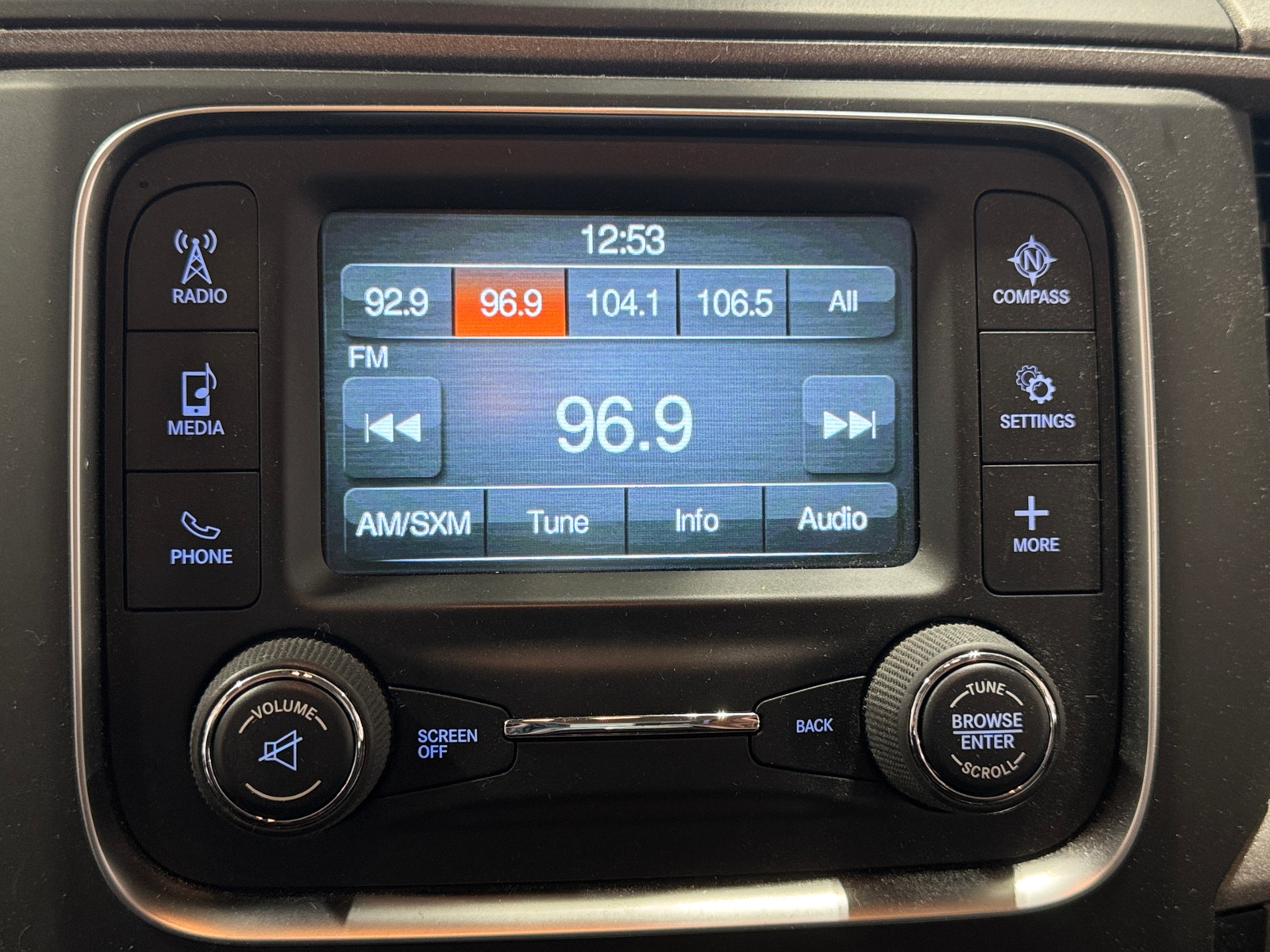 Thumbnail: 2019 RAM 1500 Classic - 4