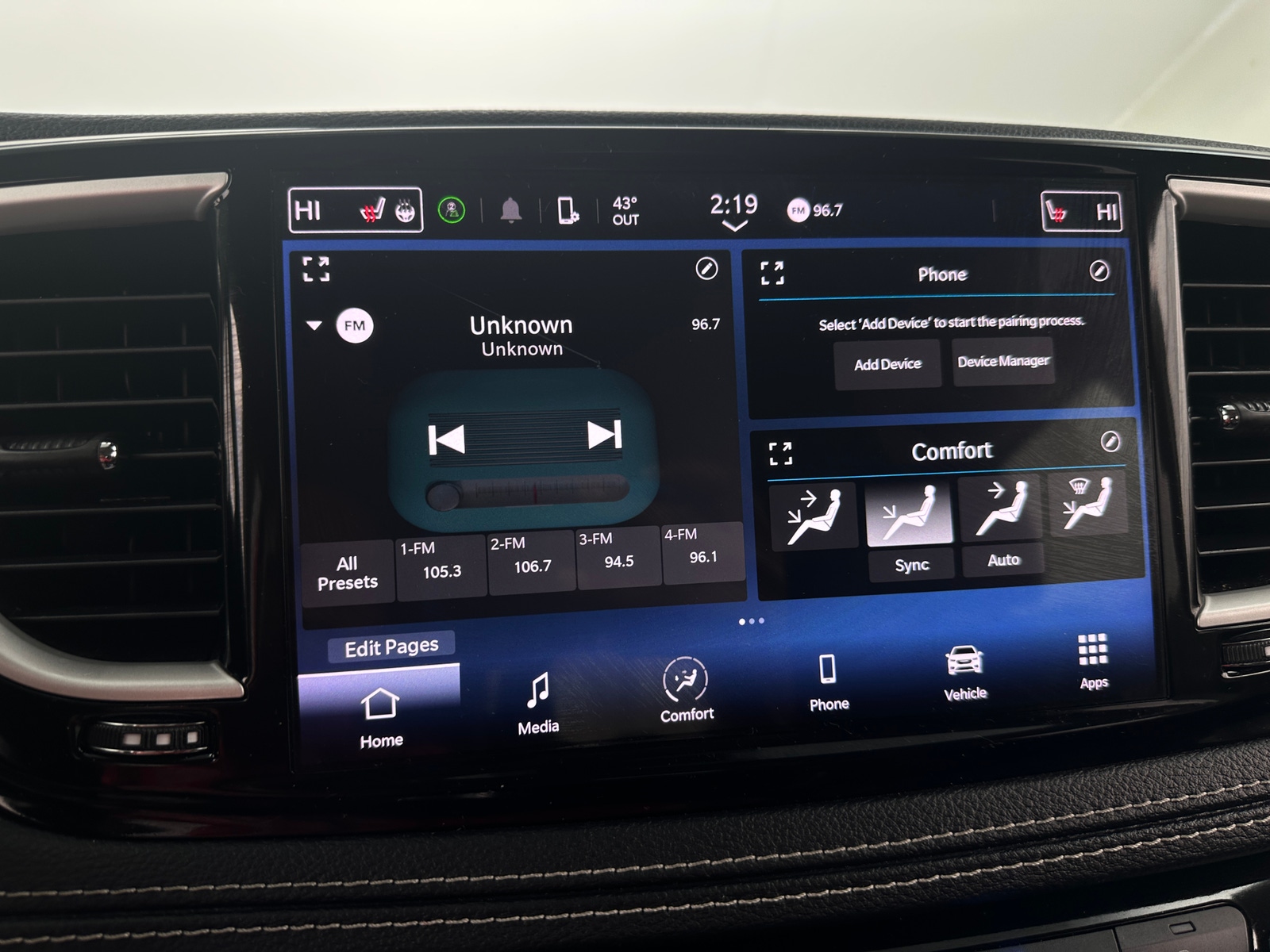 Thumbnail: 2023 Chrysler Pacifica - 3