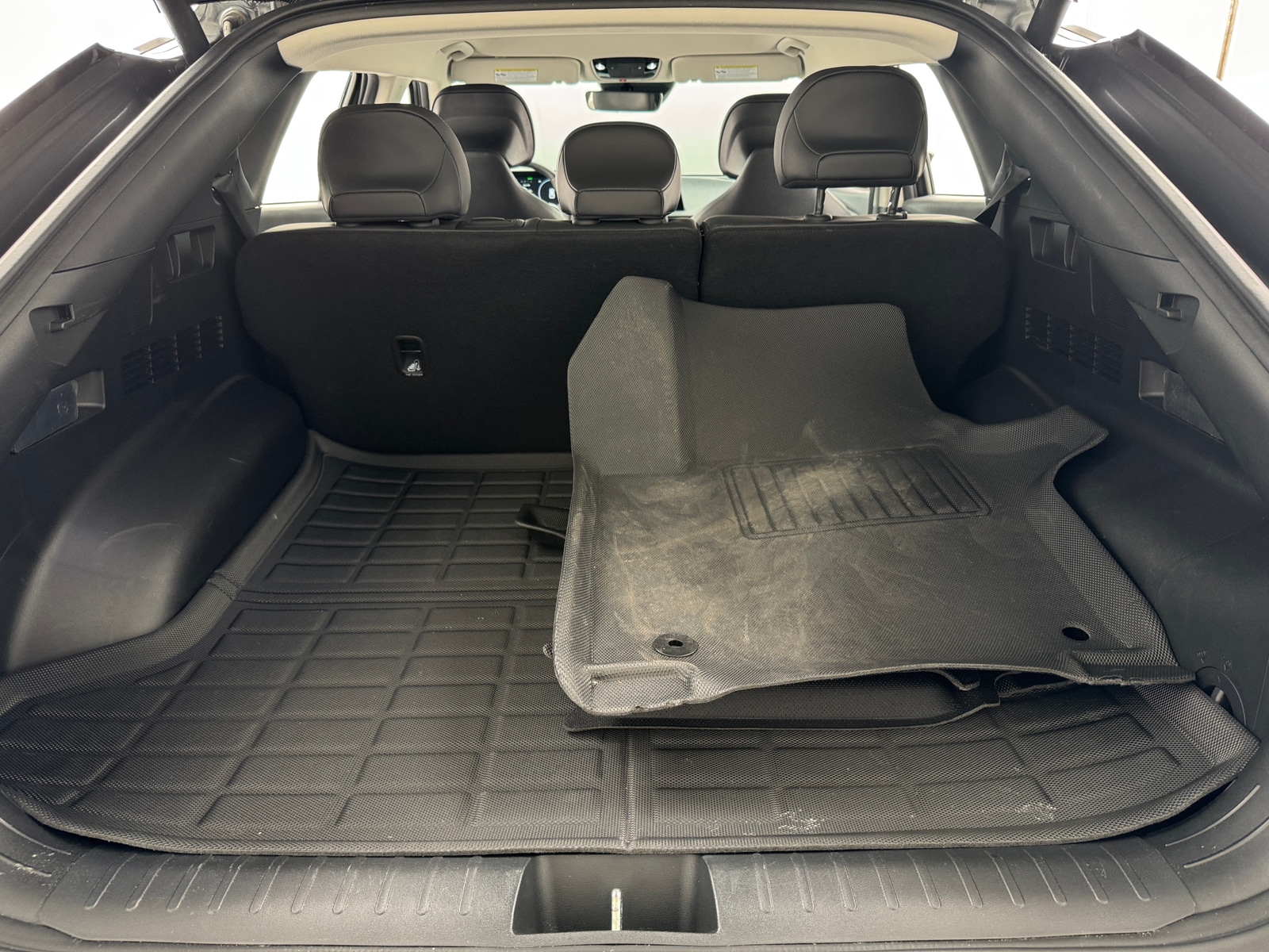 Thumbnail: 2023 Kia EV6 - 6