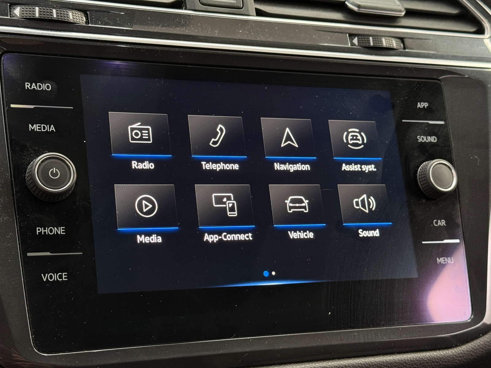 Thumbnail: 2022 Volkswagen Tiguan - 4