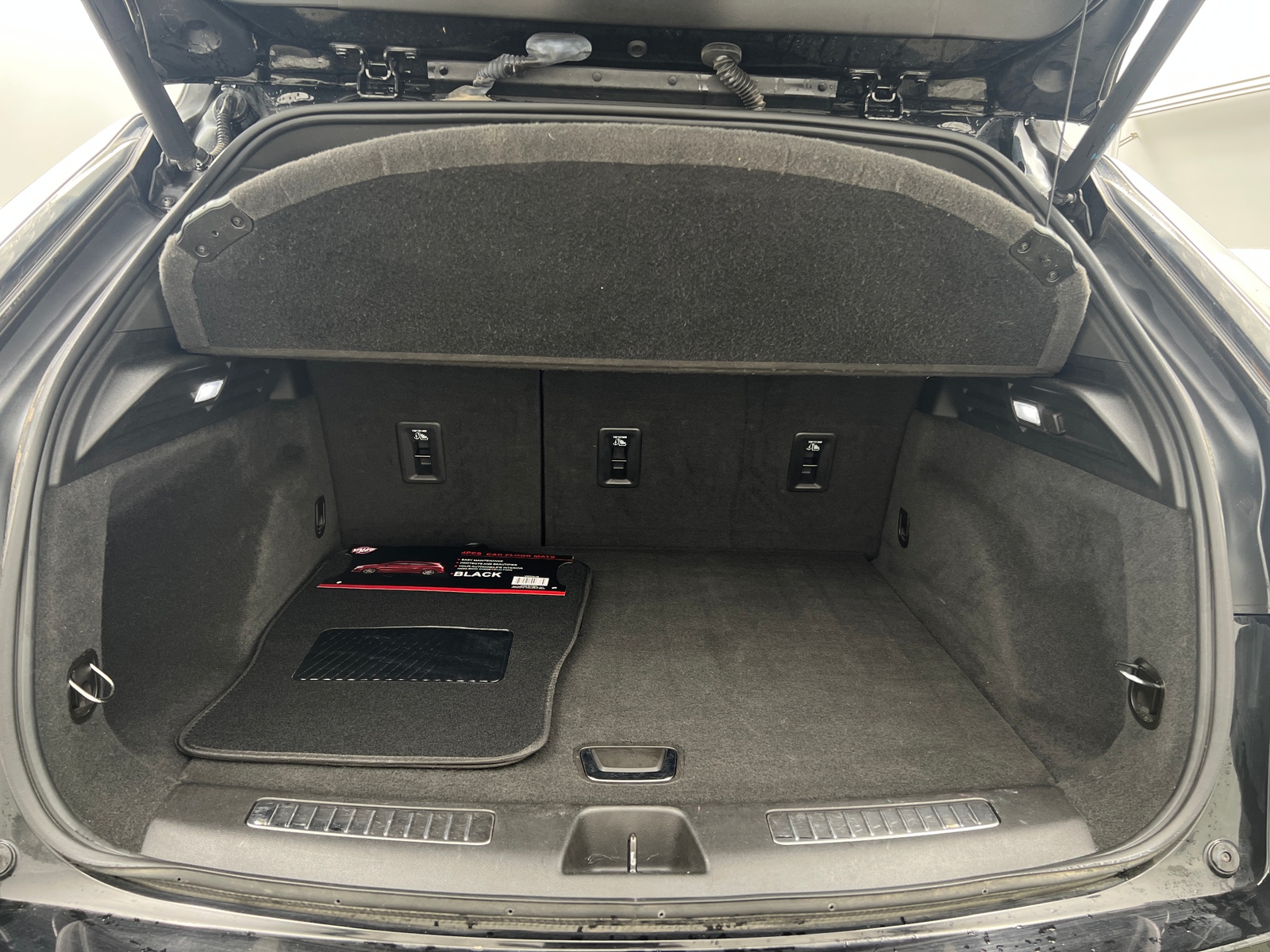 Thumbnail: 2020 Cadillac XT4 - 6