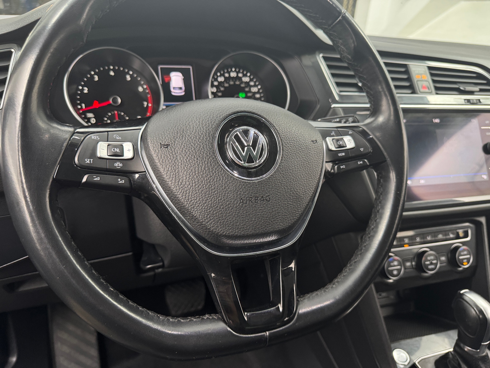 Thumbnail: 2019 Volkswagen Tiguan - 4