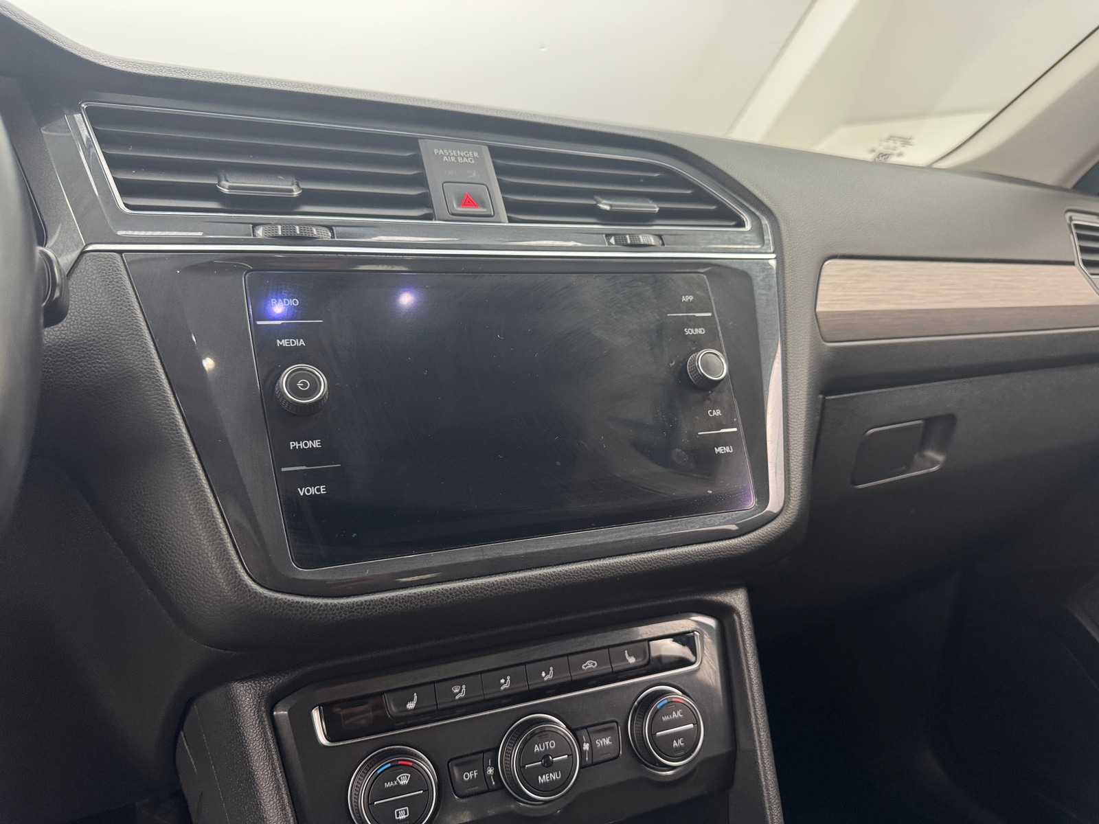 Thumbnail: 2019 Volkswagen Tiguan - 3