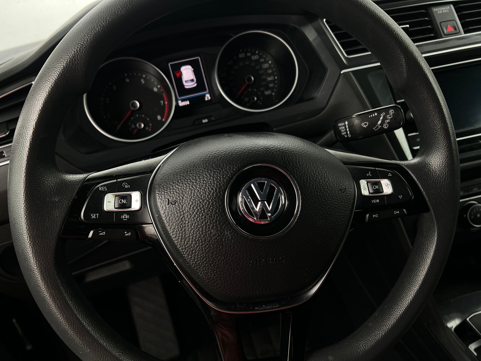 Thumbnail: 2020 Volkswagen Tiguan - 5