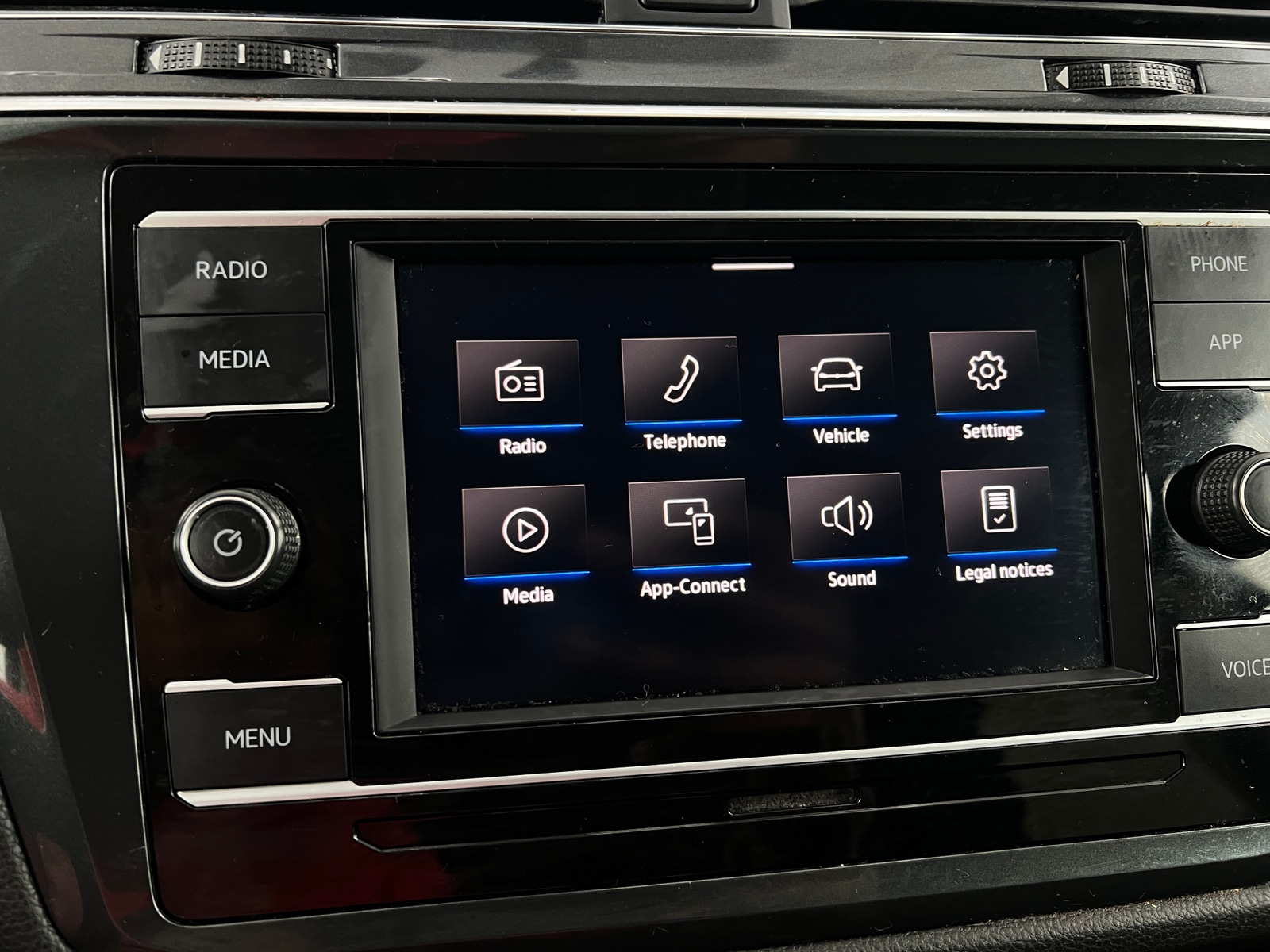 Thumbnail: 2020 Volkswagen Tiguan - 4