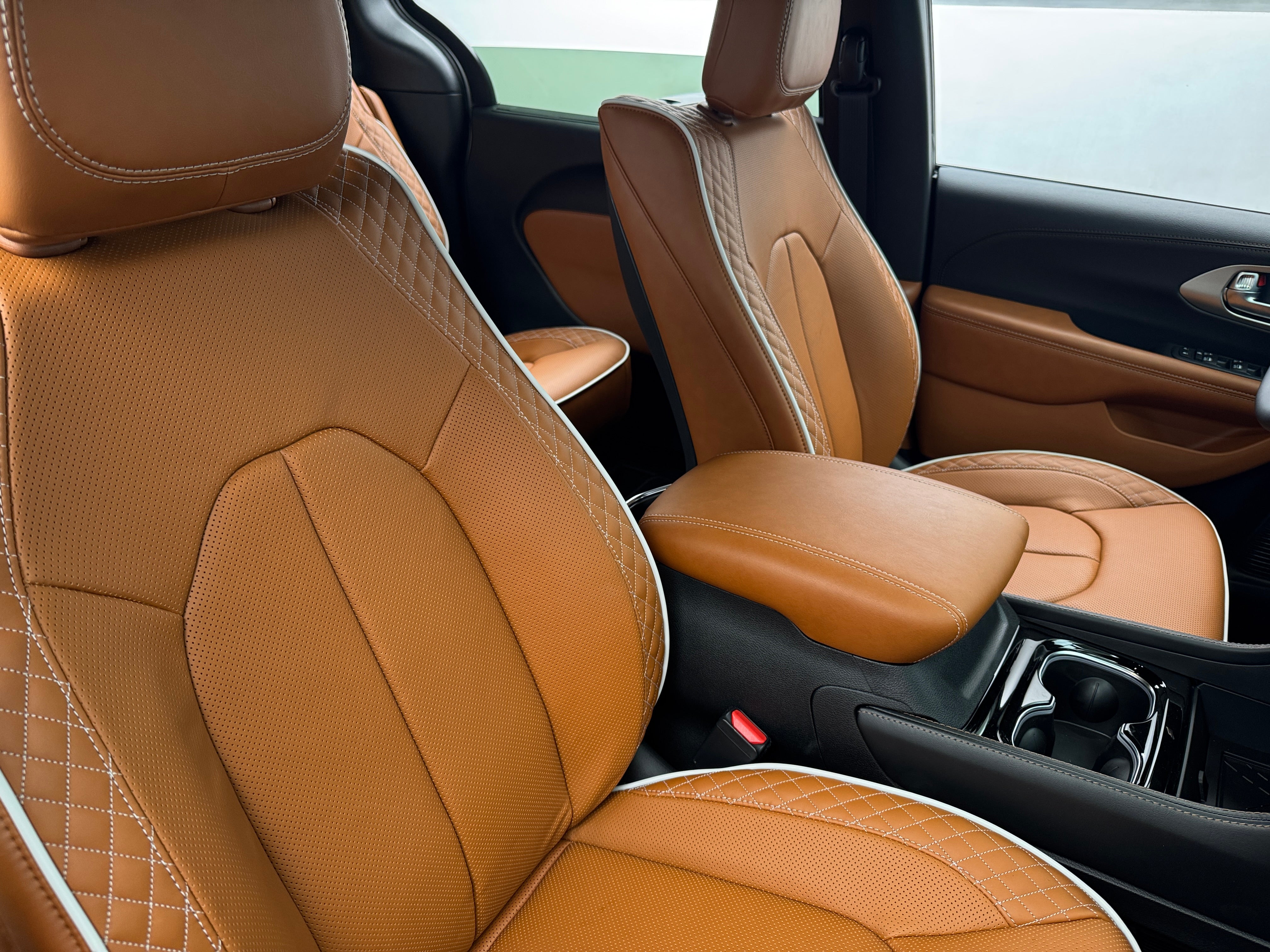 2026 Chrysler Pacifica Pinnacle - Photo 4