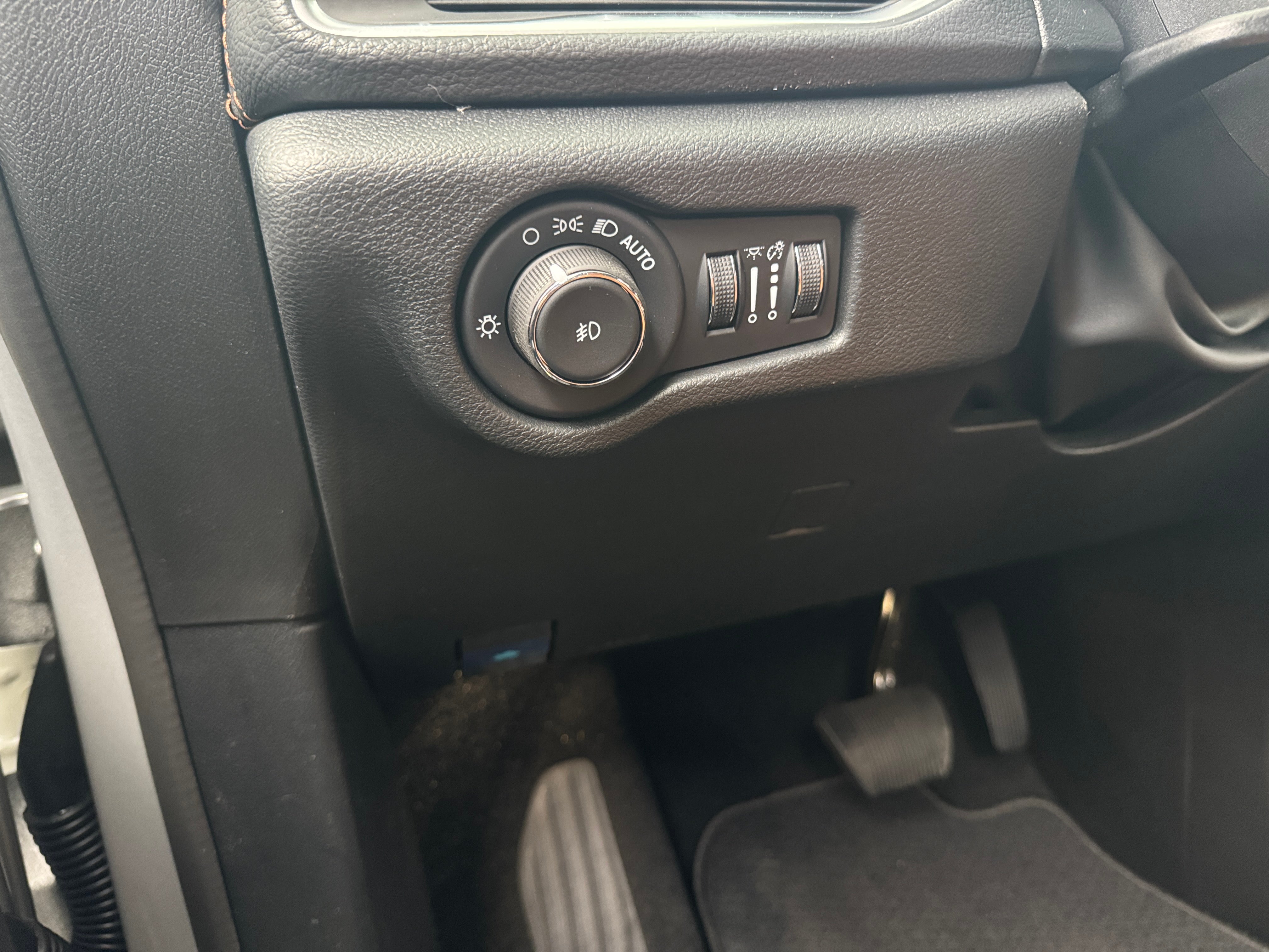 2026 Chrysler Pacifica Pinnacle - Photo 12