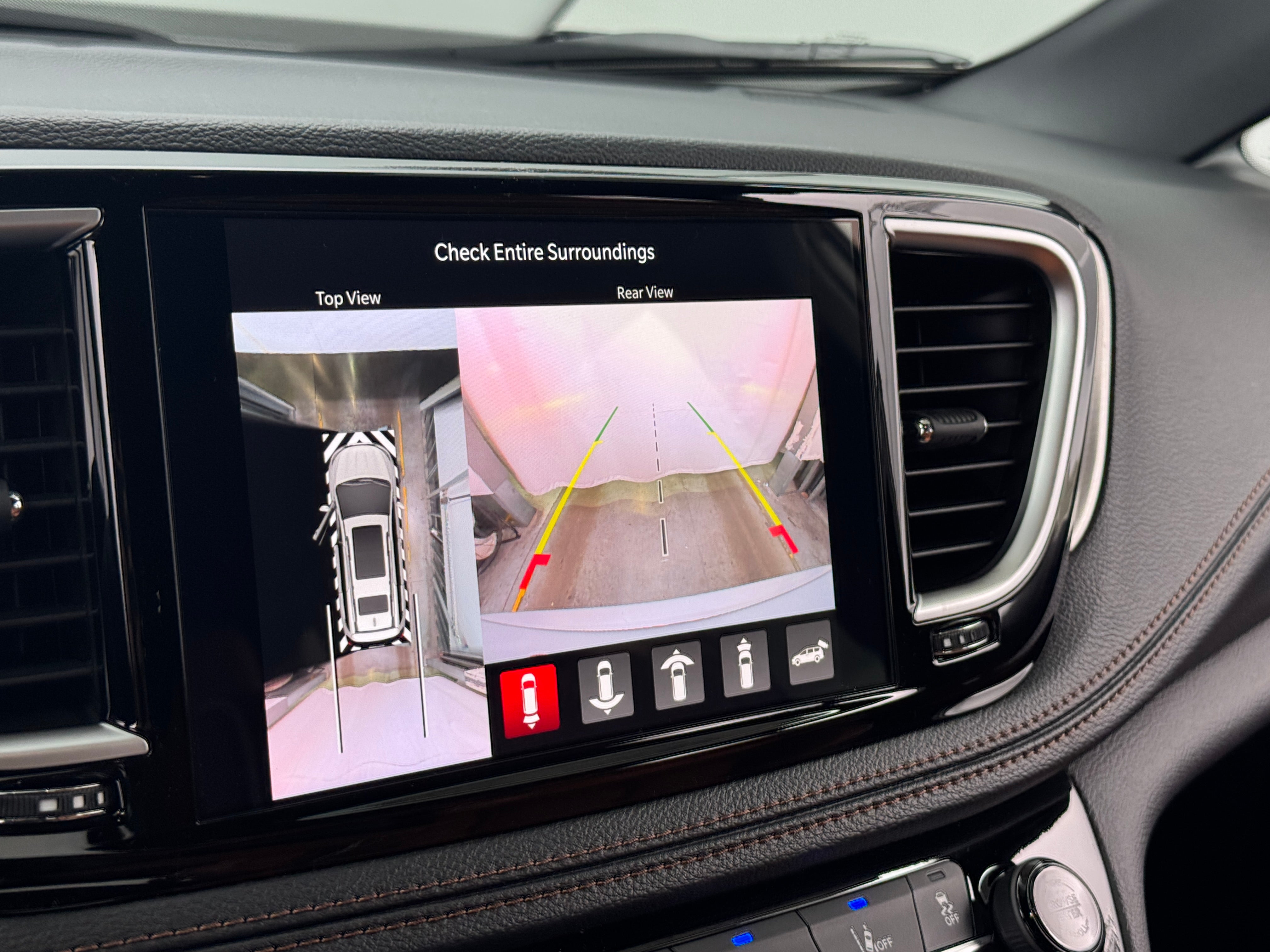2026 Chrysler Pacifica Pinnacle - Photo 16