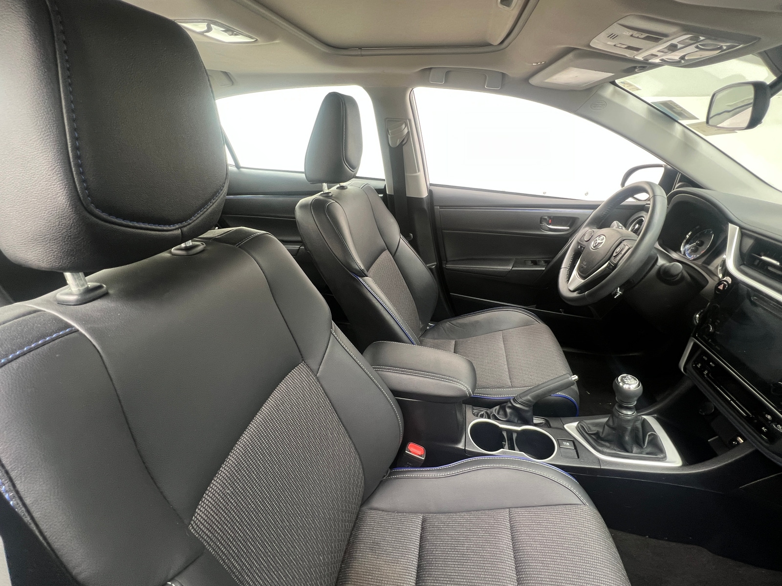 Thumbnail: 2017 Toyota Corolla - 2