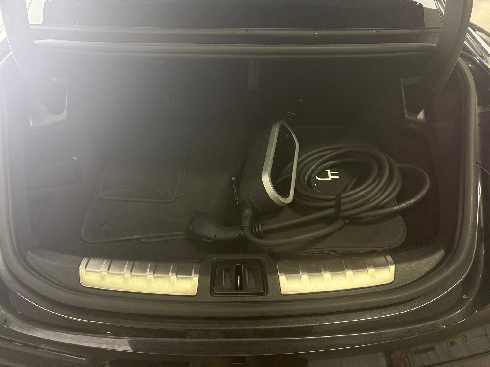 Thumbnail: 2022 Porsche Taycan - 6