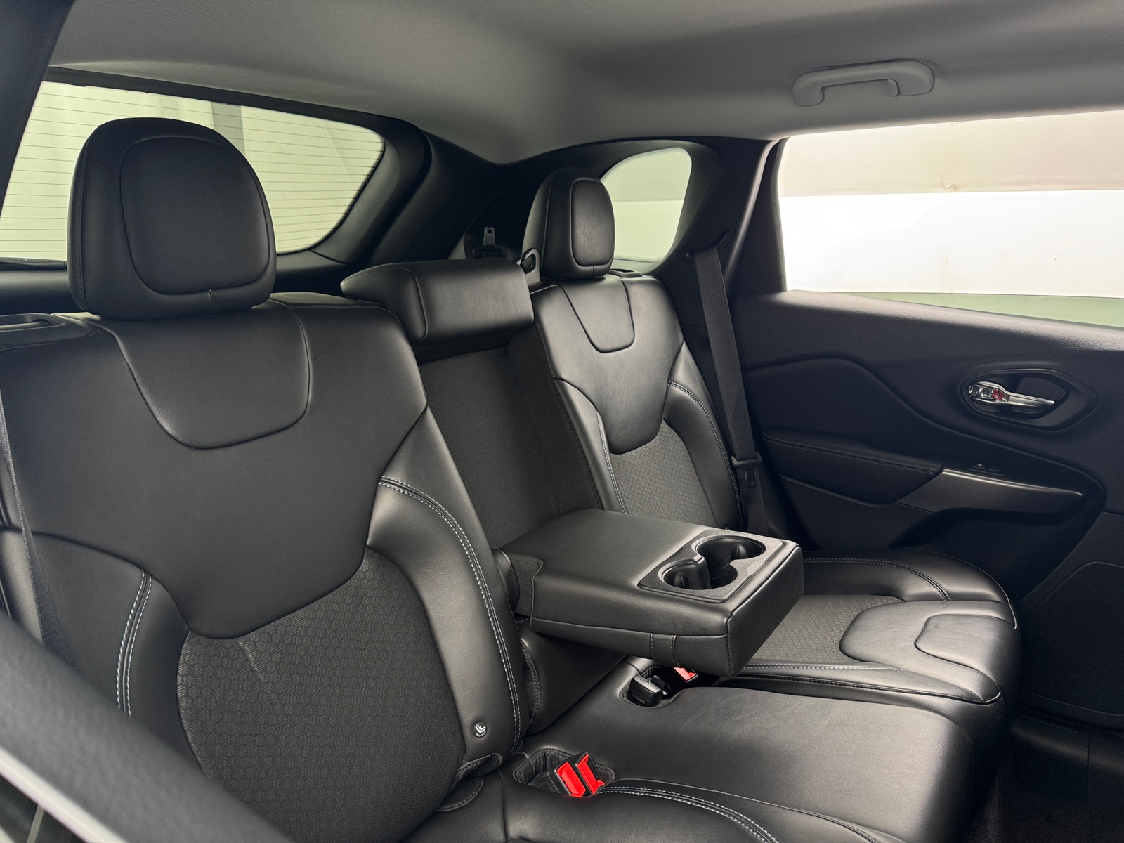 Thumbnail: 2019 Jeep Cherokee - 6