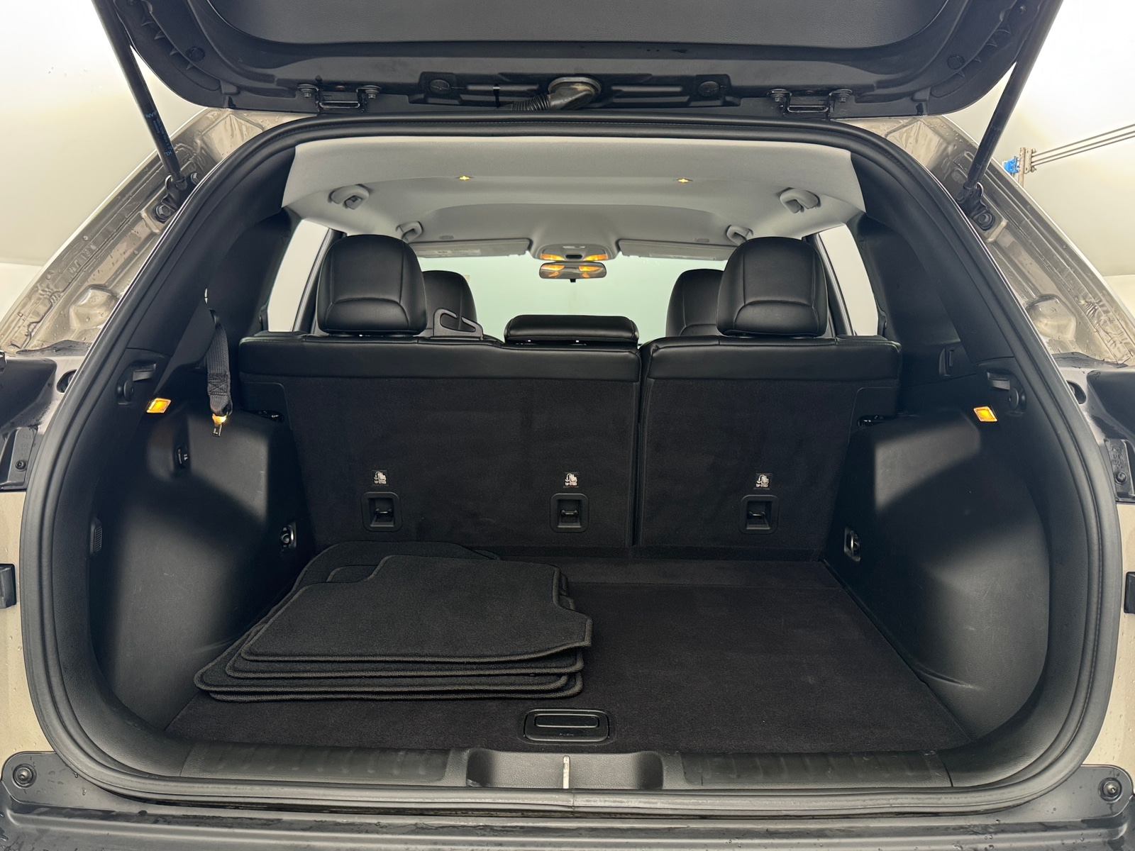 Thumbnail: 2019 Jeep Cherokee - 7