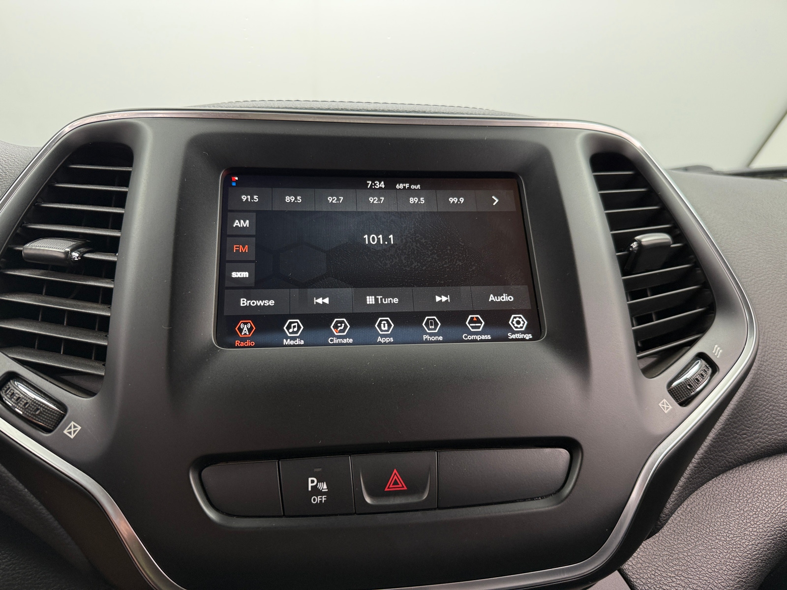 Thumbnail: 2019 Jeep Cherokee - 4