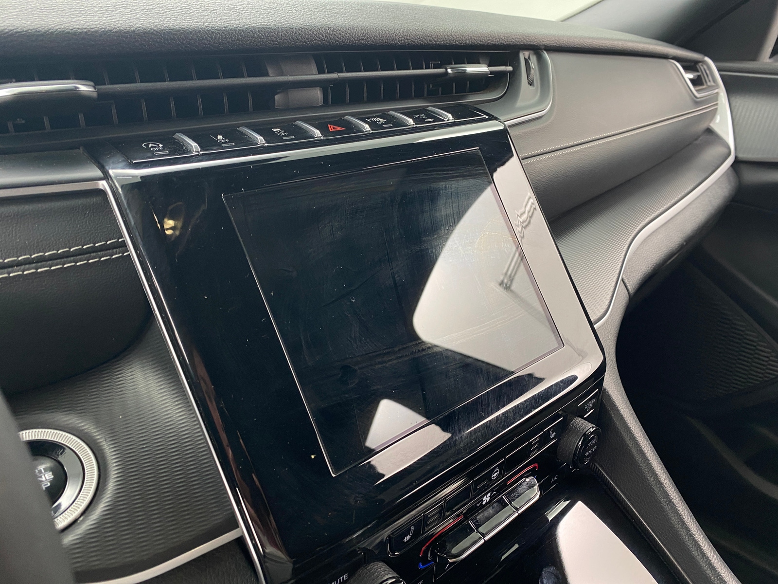 Thumbnail: 2024 Jeep Grand Cherokee L - 4