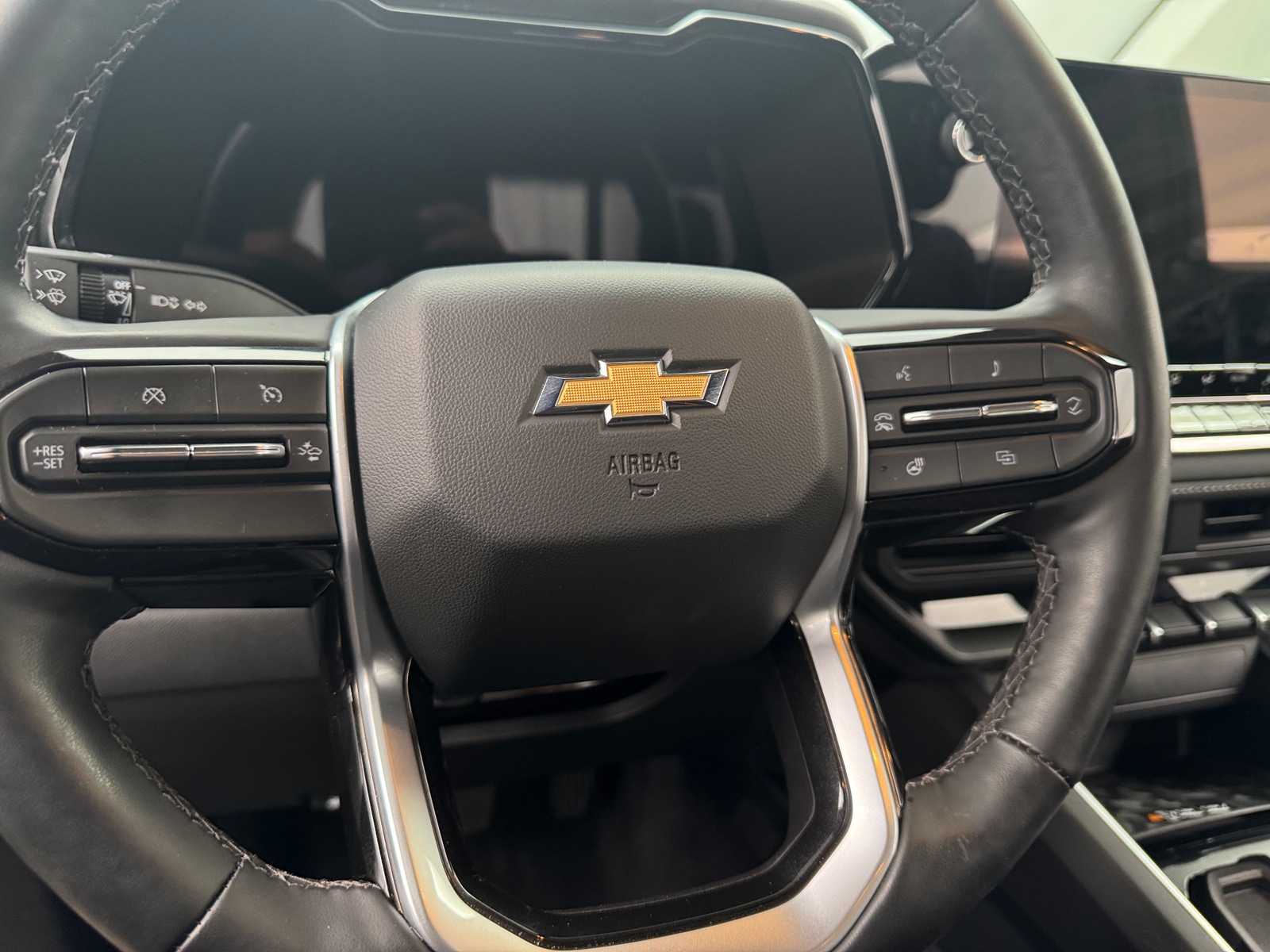 Thumbnail: 2024 Chevrolet Colorado - 5