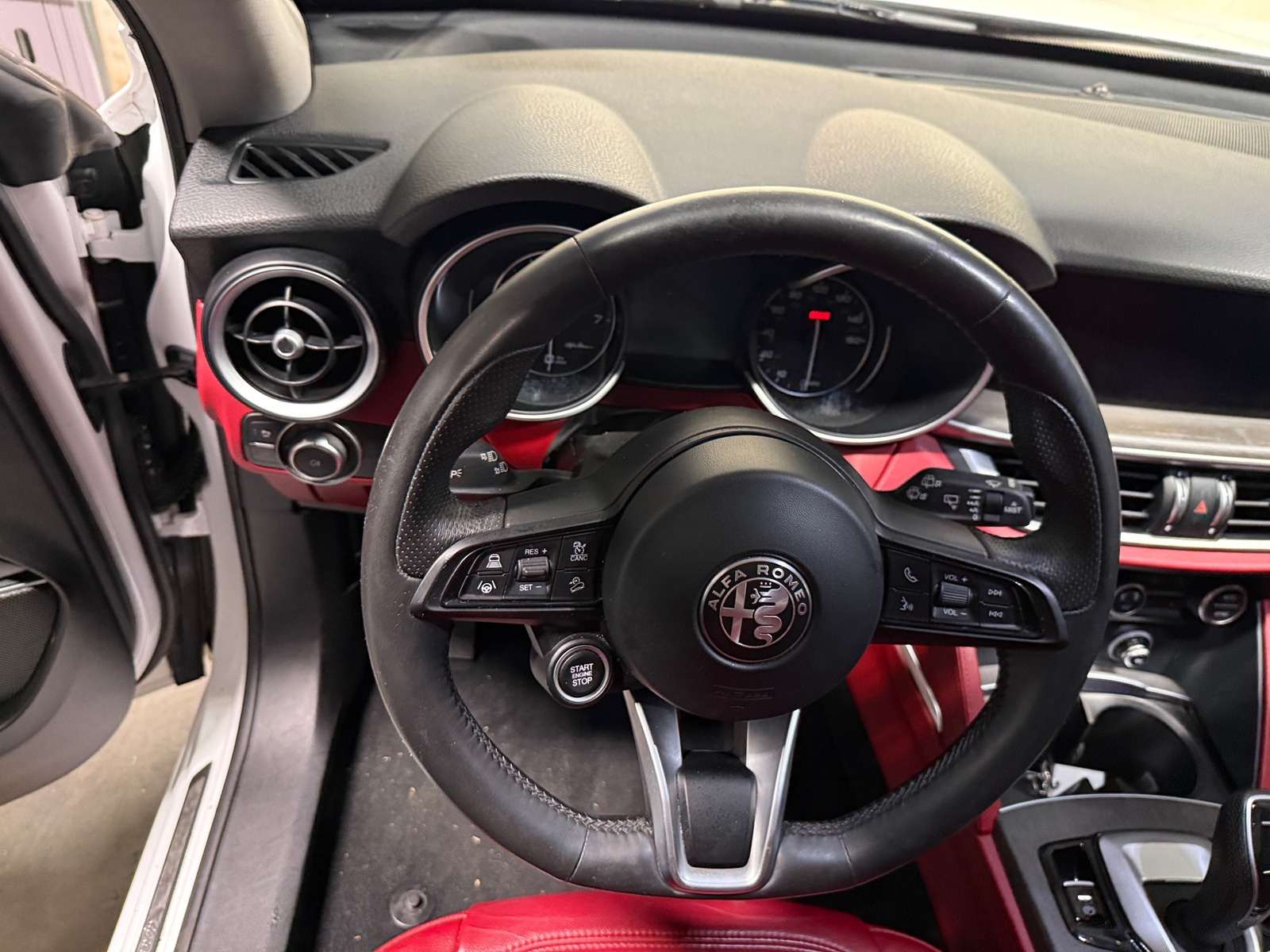 Thumbnail: 2021 Alfa Romeo Stelvio - 4