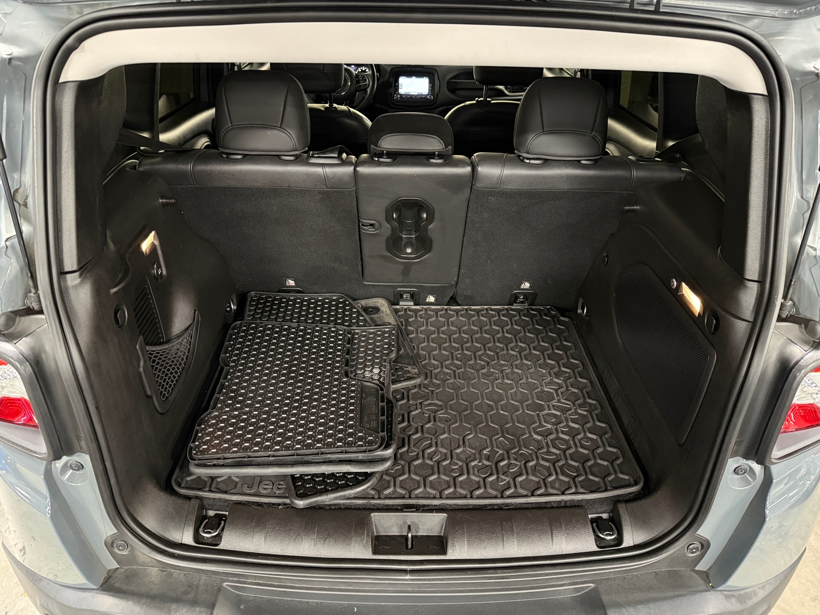 Thumbnail: 2017 Jeep Renegade - 7