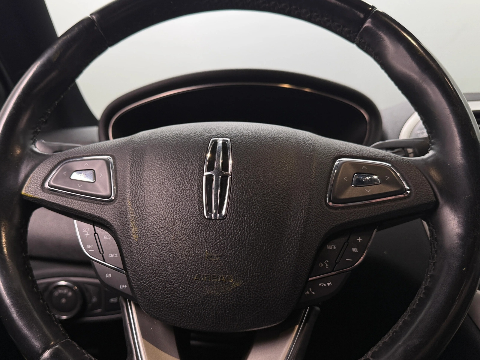 Thumbnail: 2017 Lincoln MKC - 4