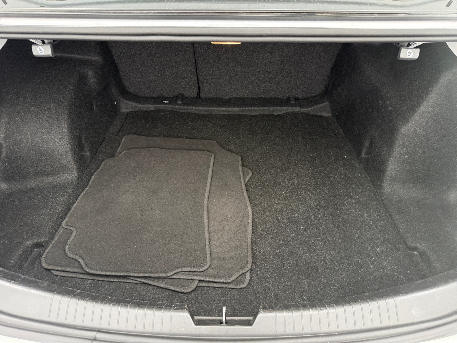 Thumbnail: 2020 Chevrolet Malibu - 7