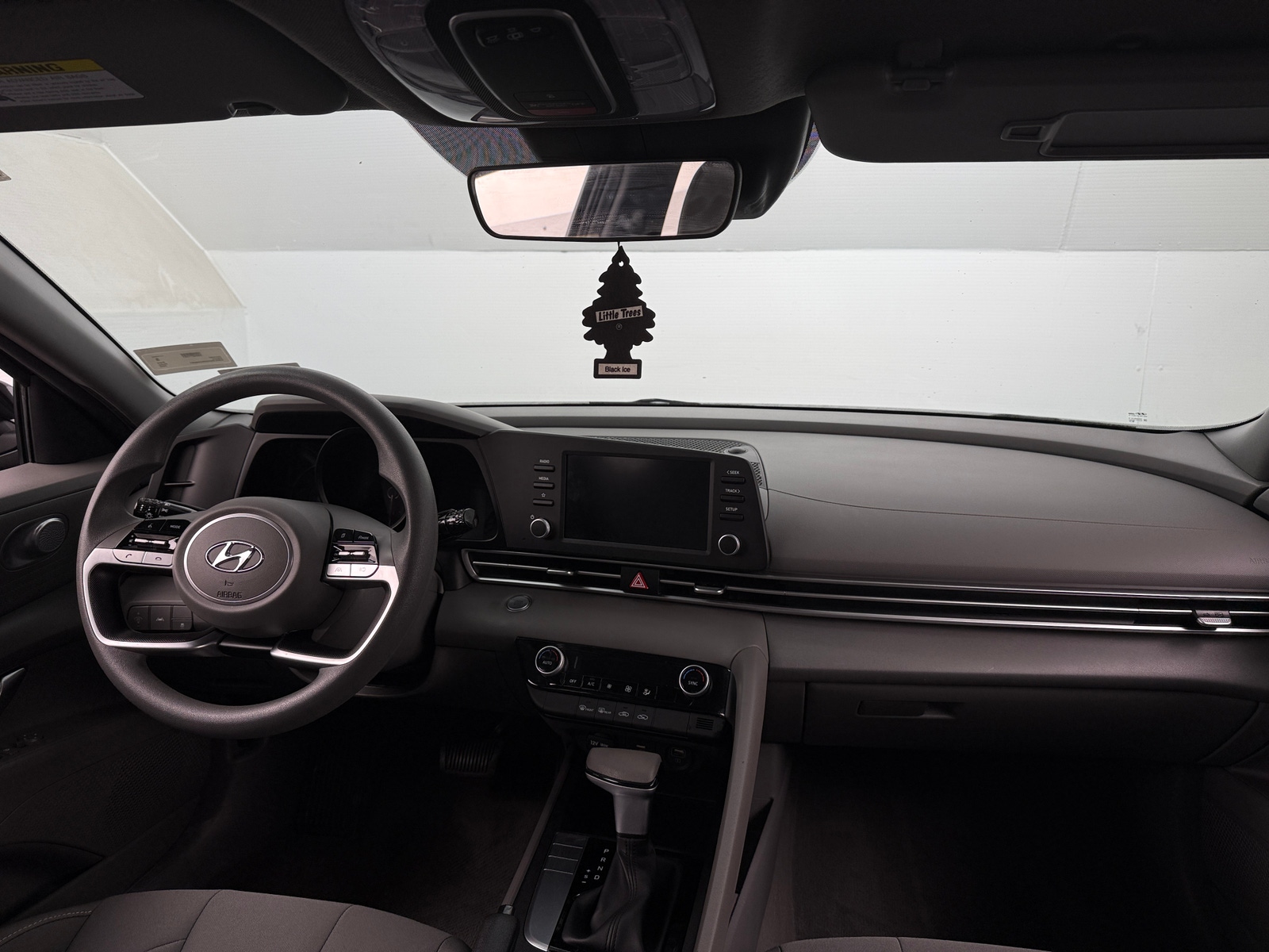 Thumbnail: 2022 Hyundai Elantra - 3