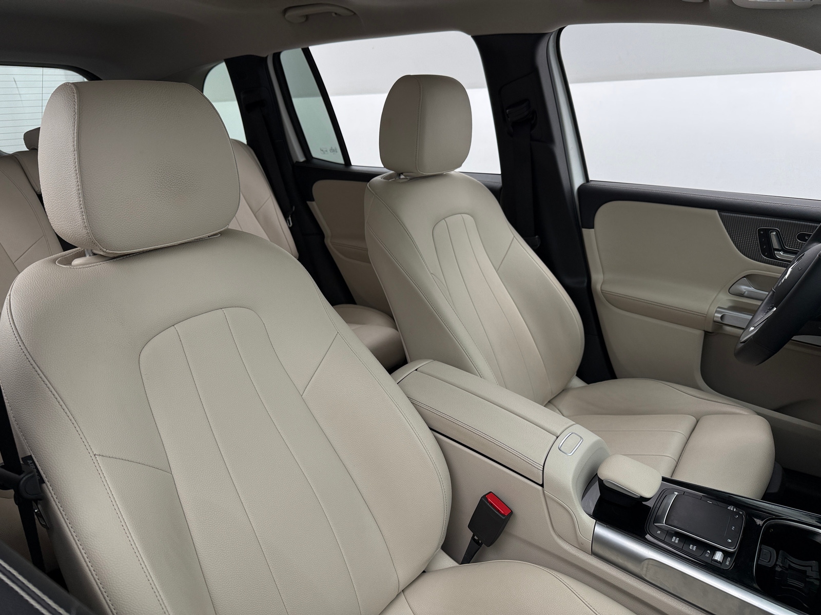 Thumbnail: 2022 Mercedes-Benz GLB - 2