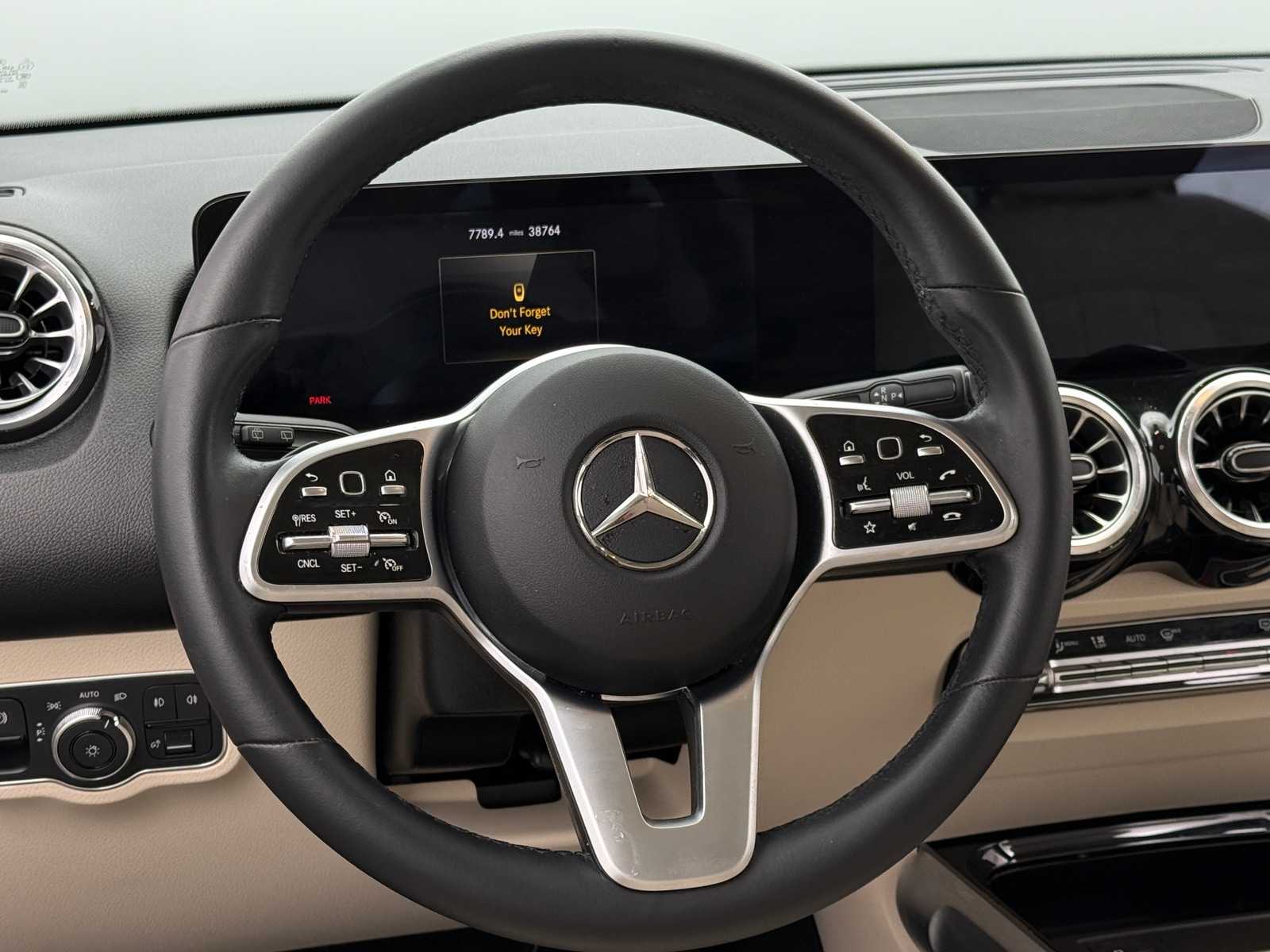 Thumbnail: 2022 Mercedes-Benz GLB - 5