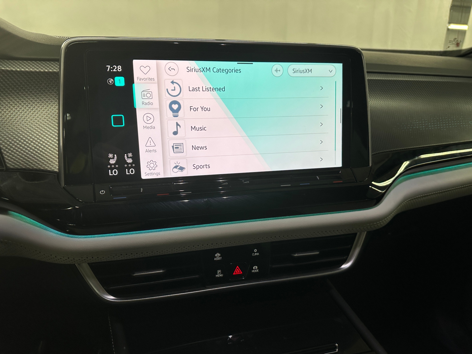 Thumbnail: 2024 Volkswagen Atlas - 3