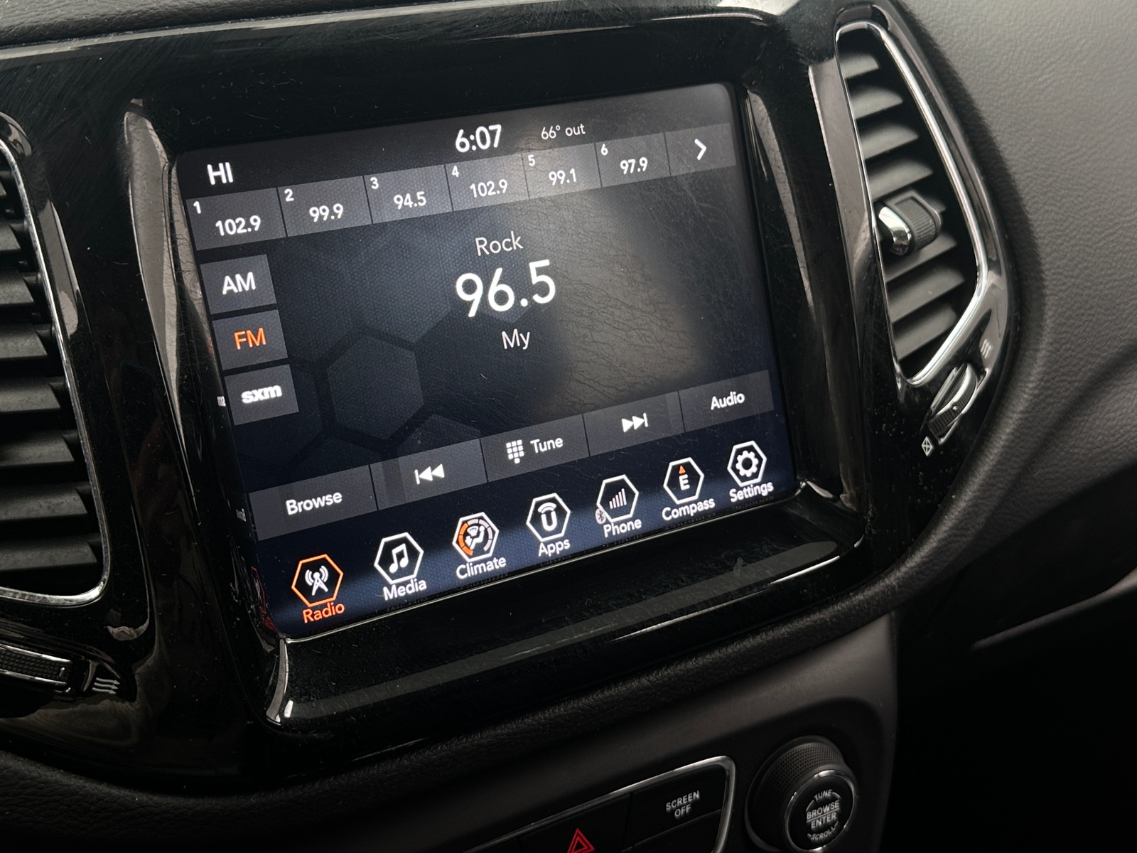 Thumbnail: 2018 Jeep Compass - 3