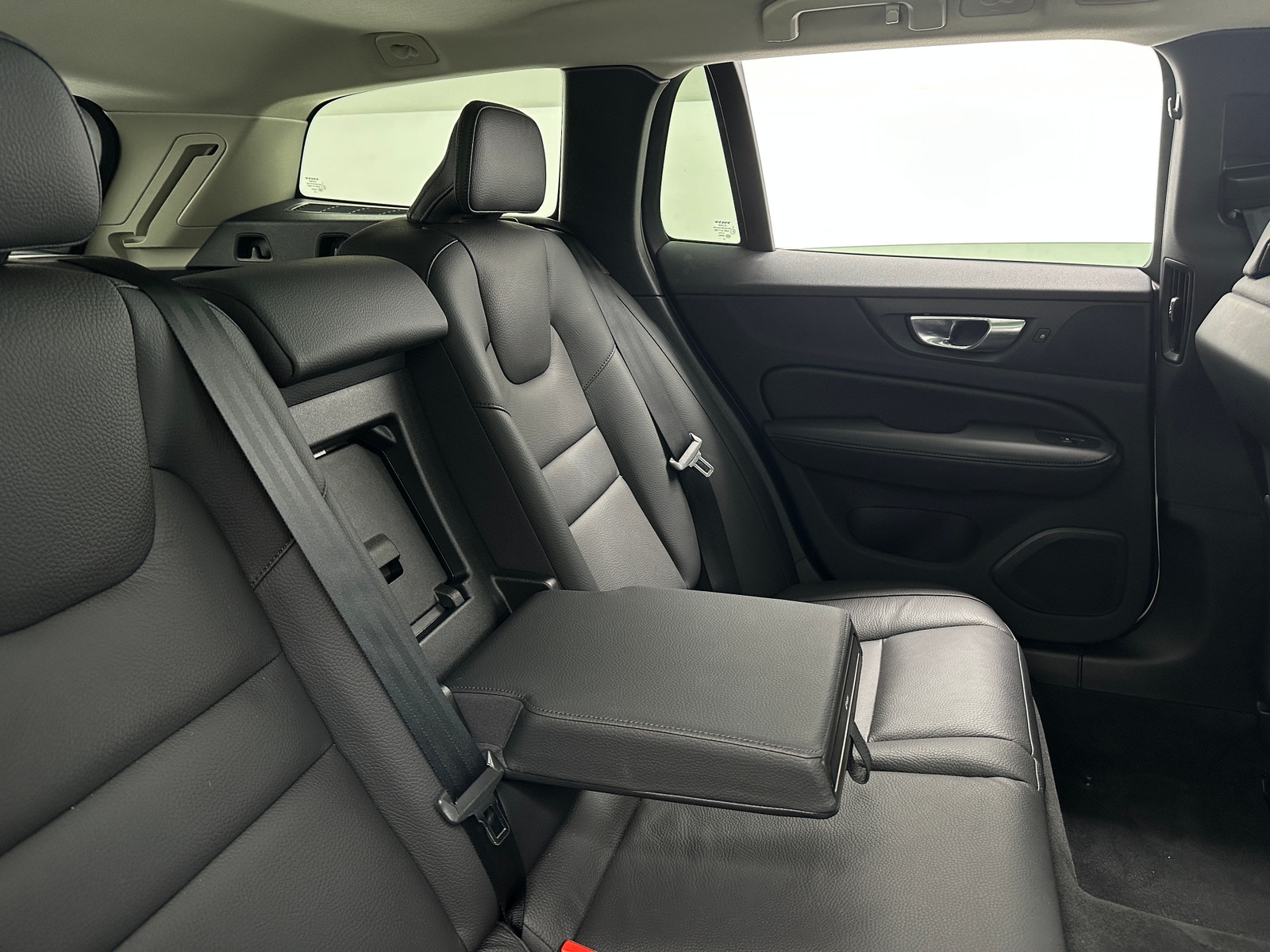 Thumbnail: 2025 Volvo V60 - 5