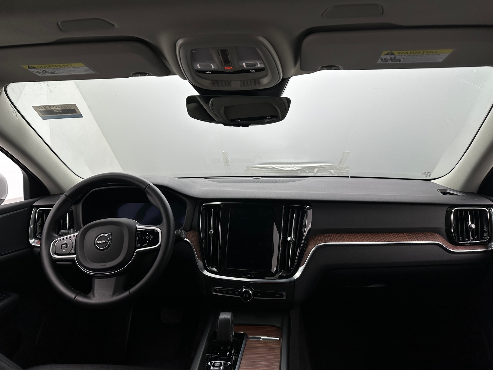 Thumbnail: 2025 Volvo V60 - 2