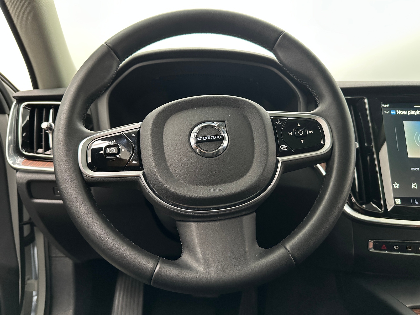 Thumbnail: 2025 Volvo V60 - 4