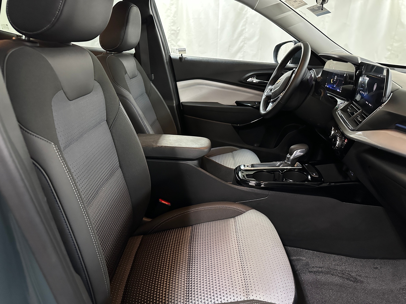 Thumbnail: 2025 Chevrolet Trax - 2