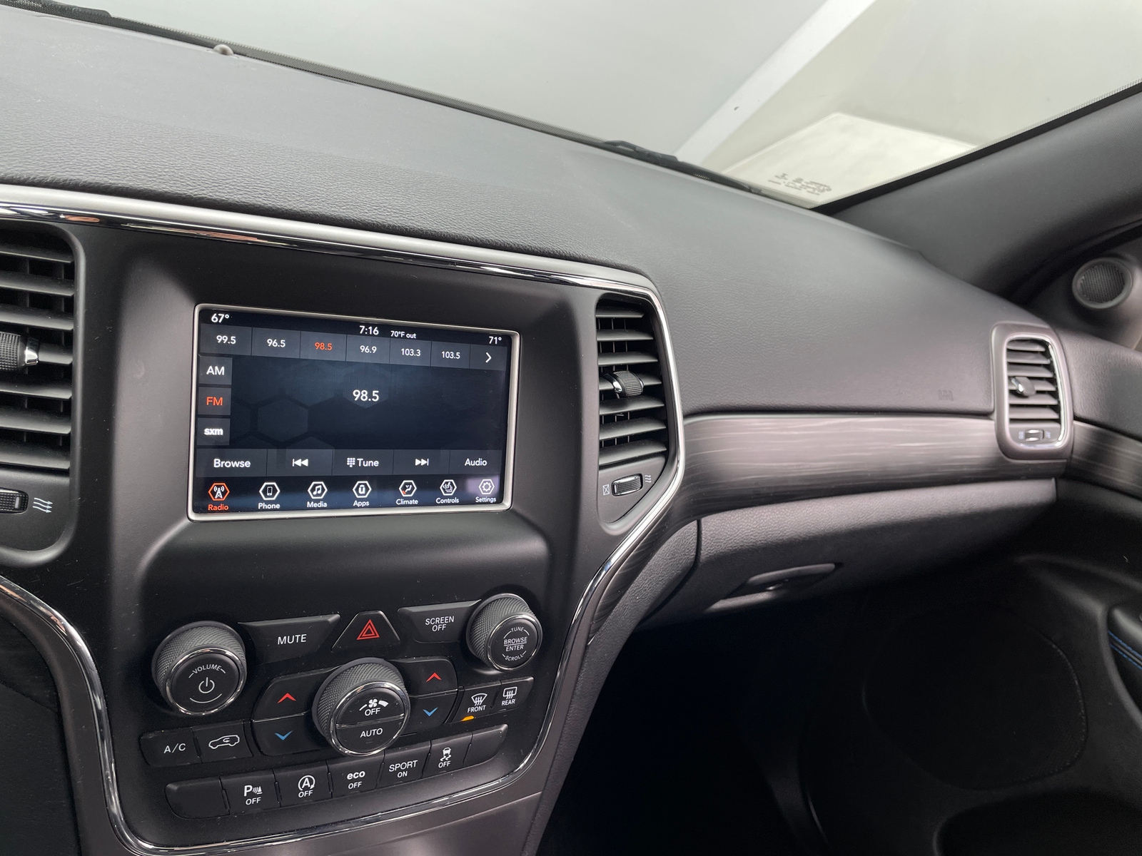 Thumbnail: 2020 Jeep Grand Cherokee - 4