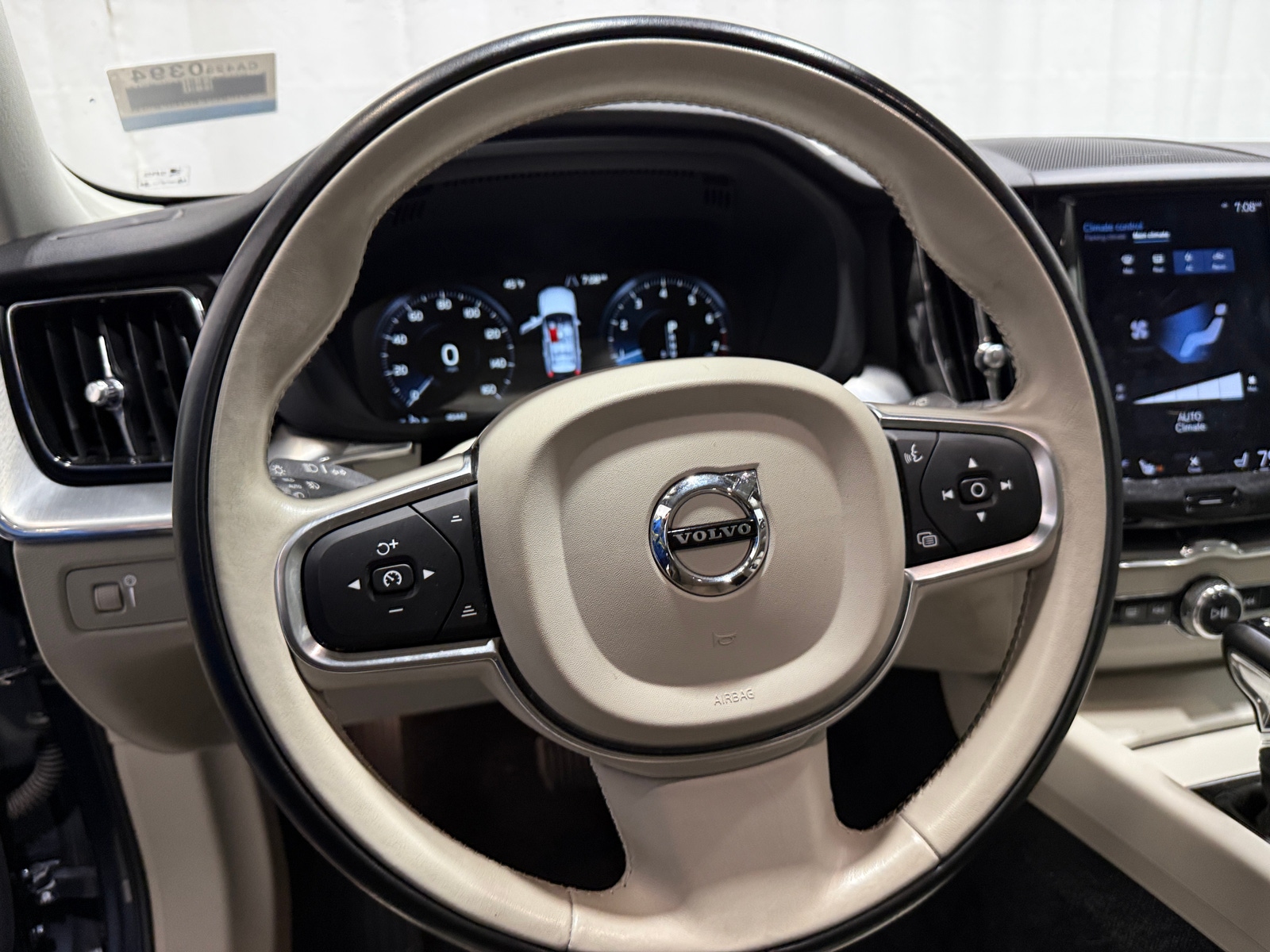 Thumbnail: 2019 Volvo XC60 - 4