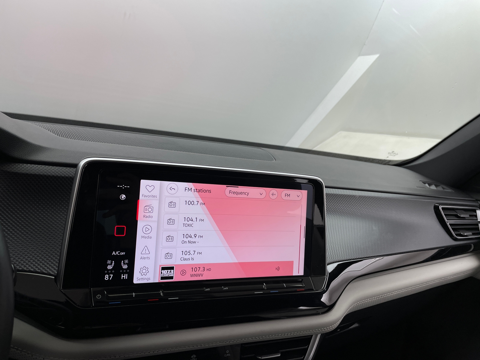 Thumbnail: 2024 Volkswagen Atlas - 3