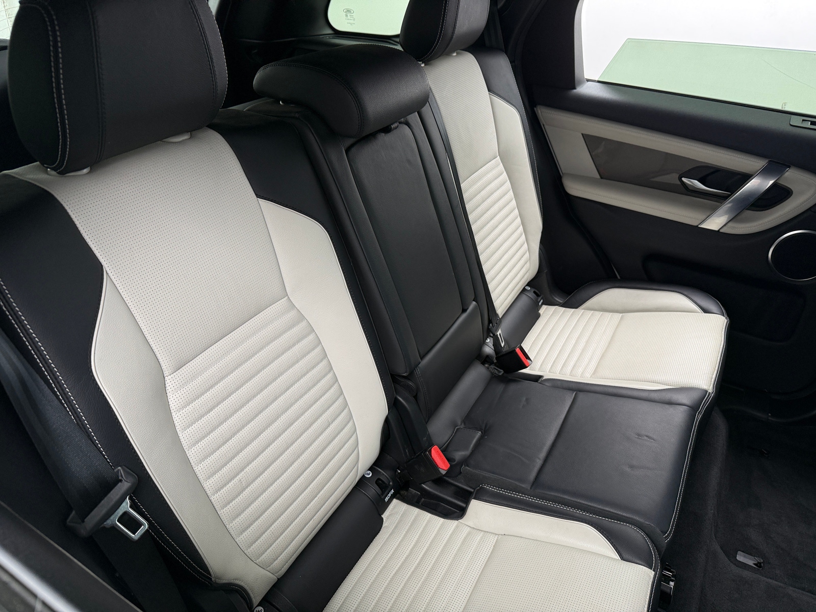 Thumbnail: 2020 Land Rover Discovery Sport - 5