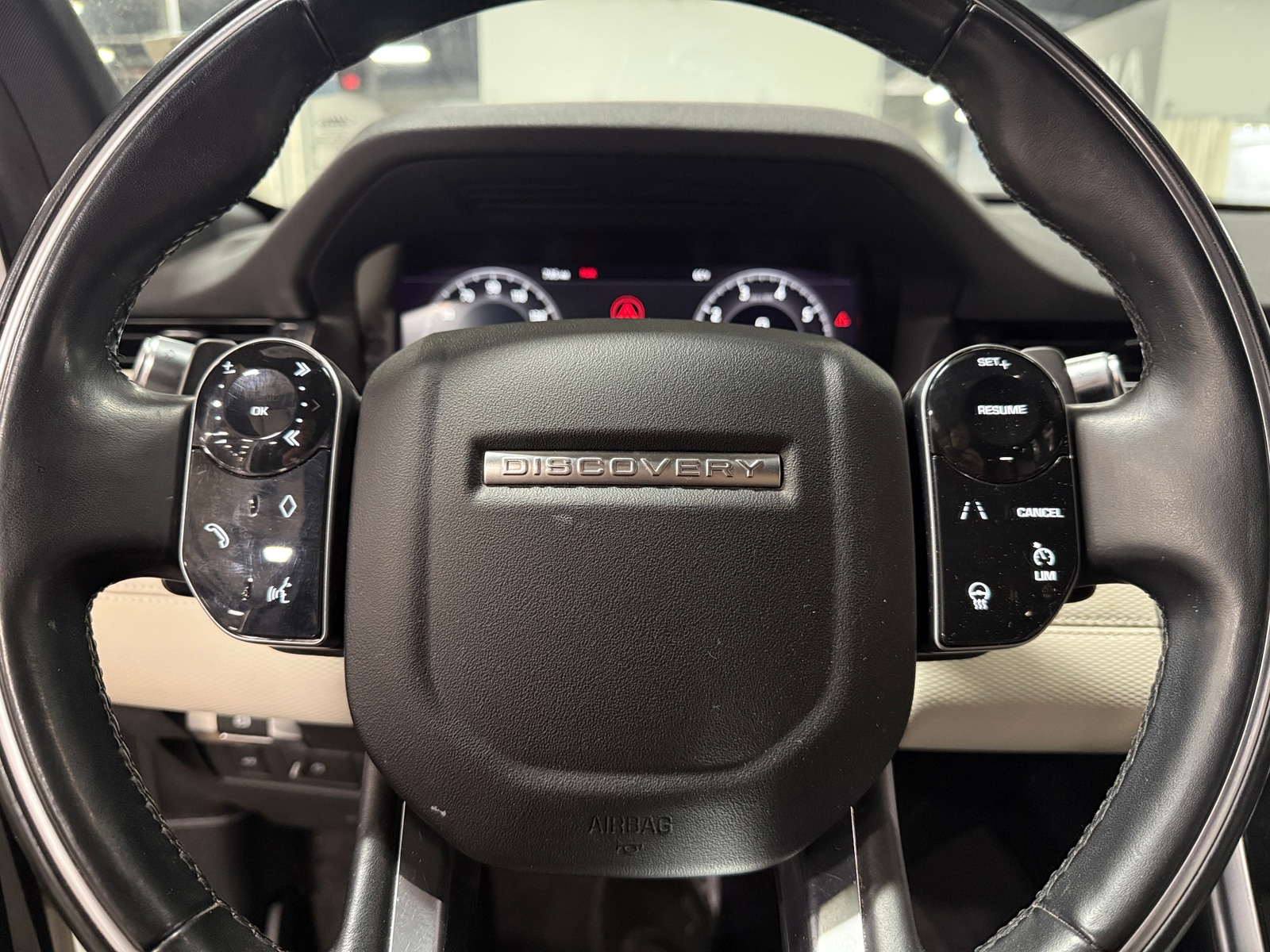 Thumbnail: 2020 Land Rover Discovery Sport - 4