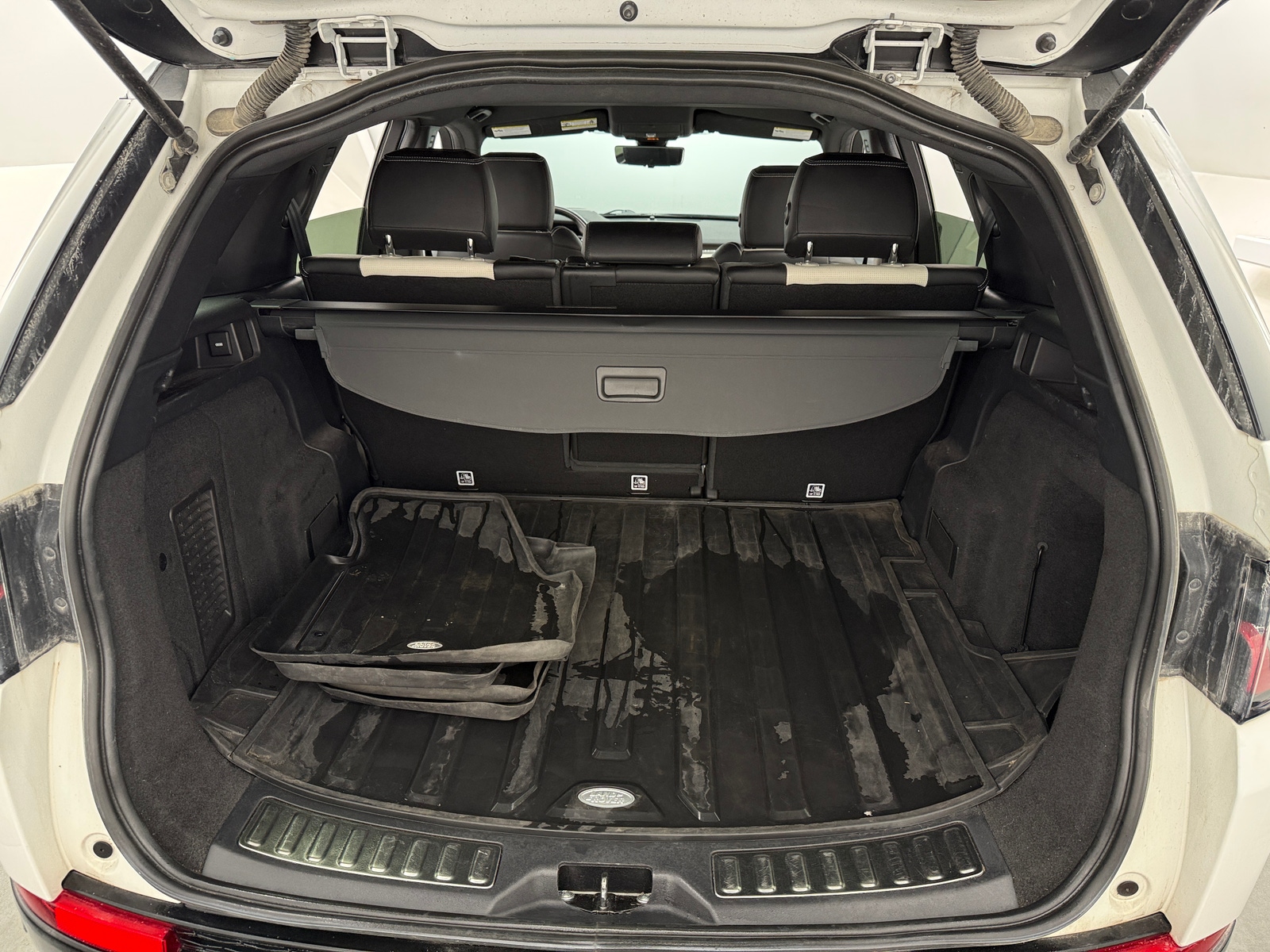 Thumbnail: 2020 Land Rover Discovery Sport - 6