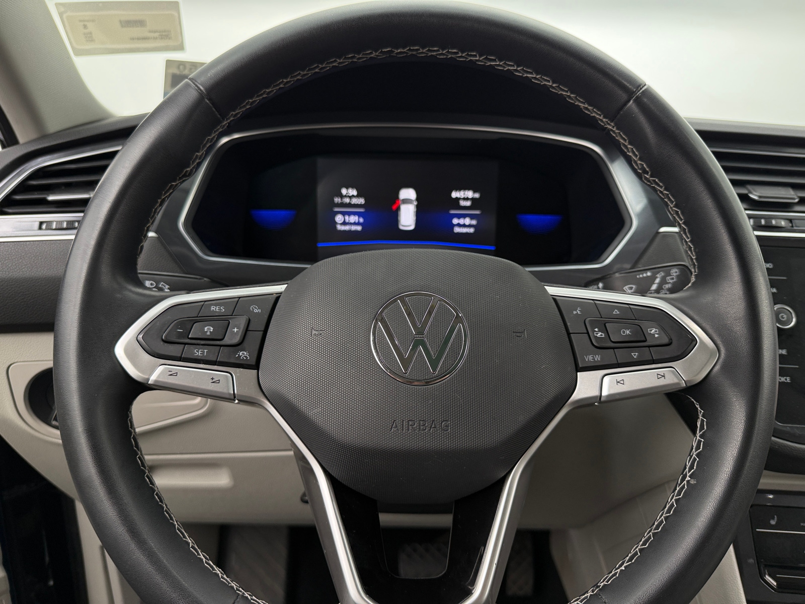 Thumbnail: 2022 Volkswagen Tiguan - 4