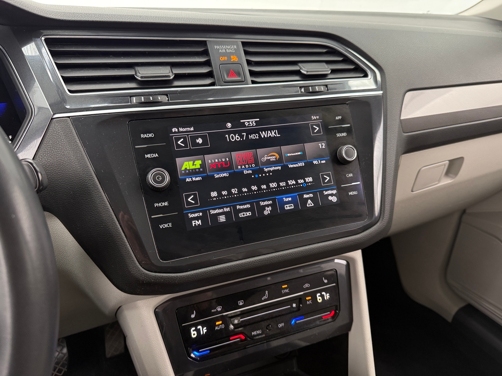 Thumbnail: 2022 Volkswagen Tiguan - 3