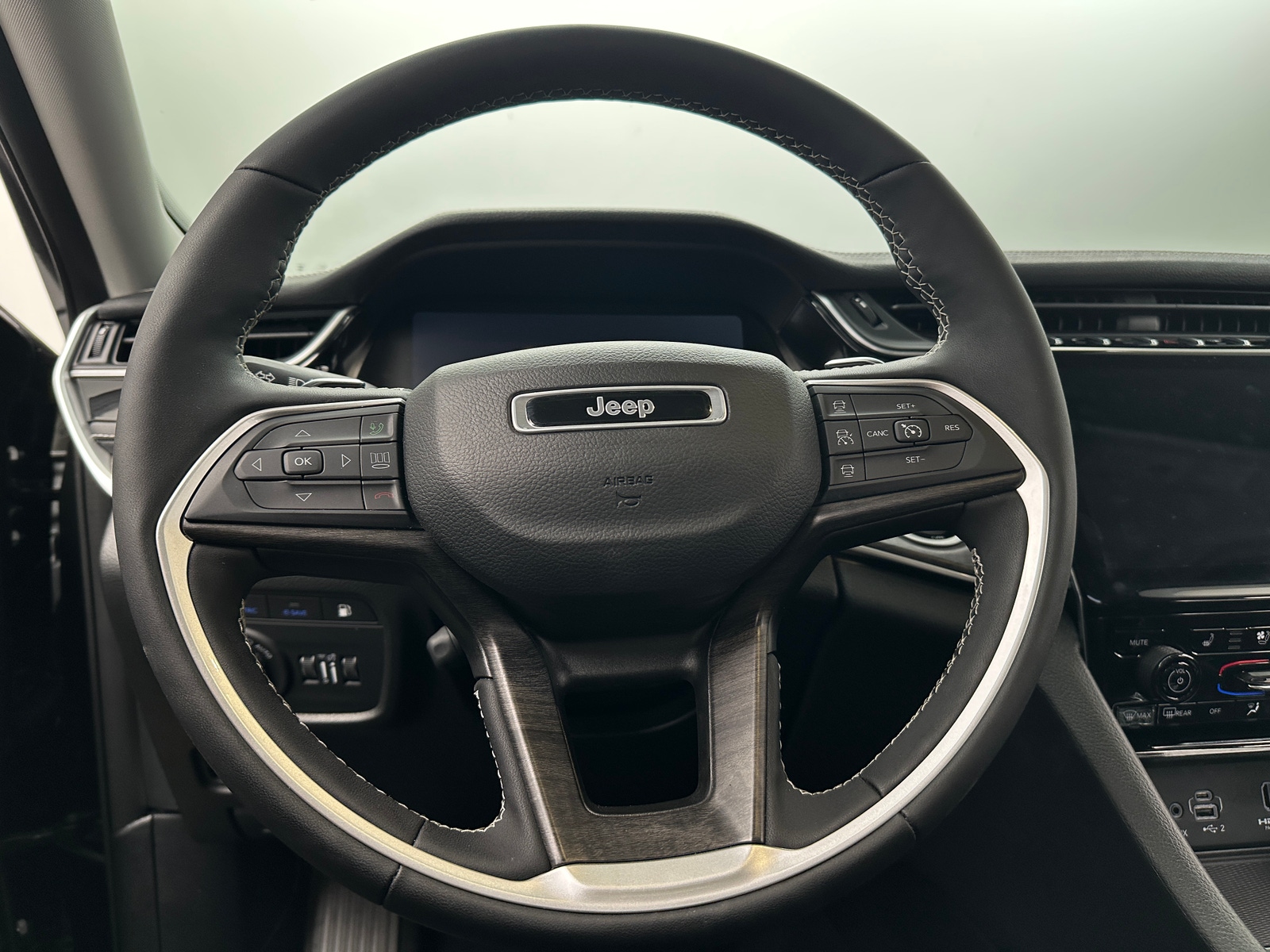 Thumbnail: 2024 Jeep Grand Cherokee - 4